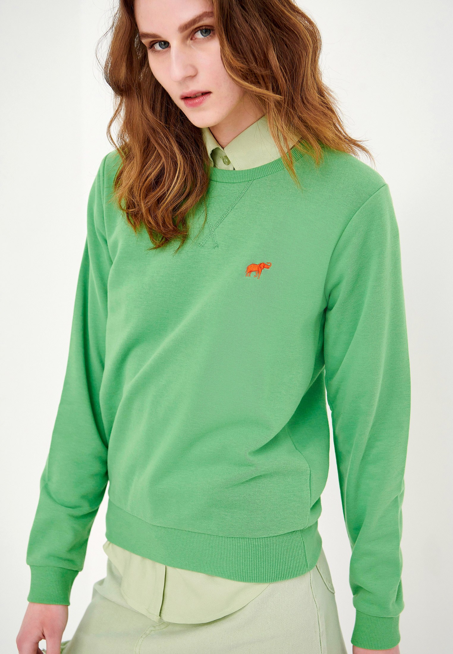 Φούτερ με κεντητό logo φωτογραφία