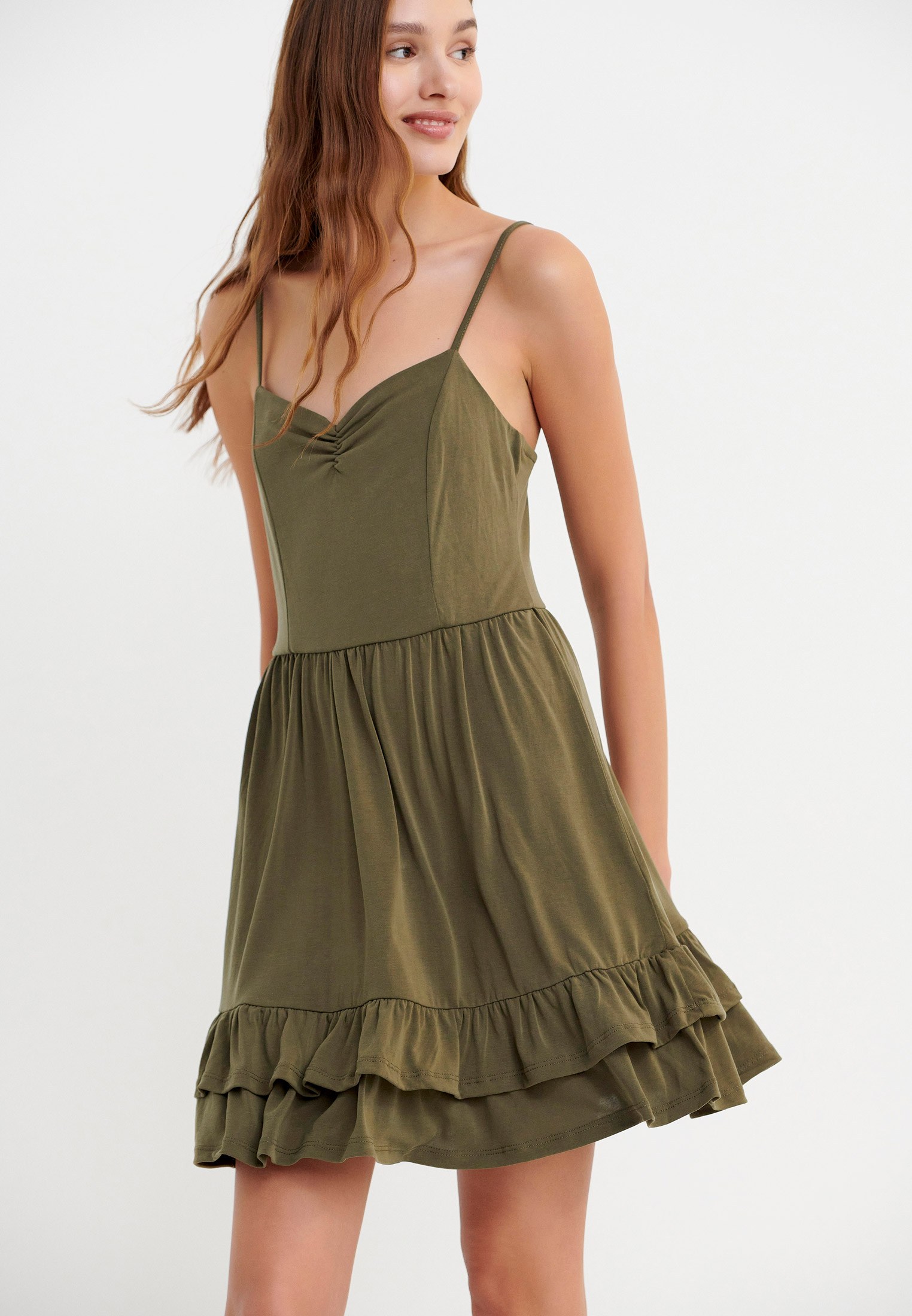 Μίνι φόρεμα με τιράντες και βολάν φωτογραφία