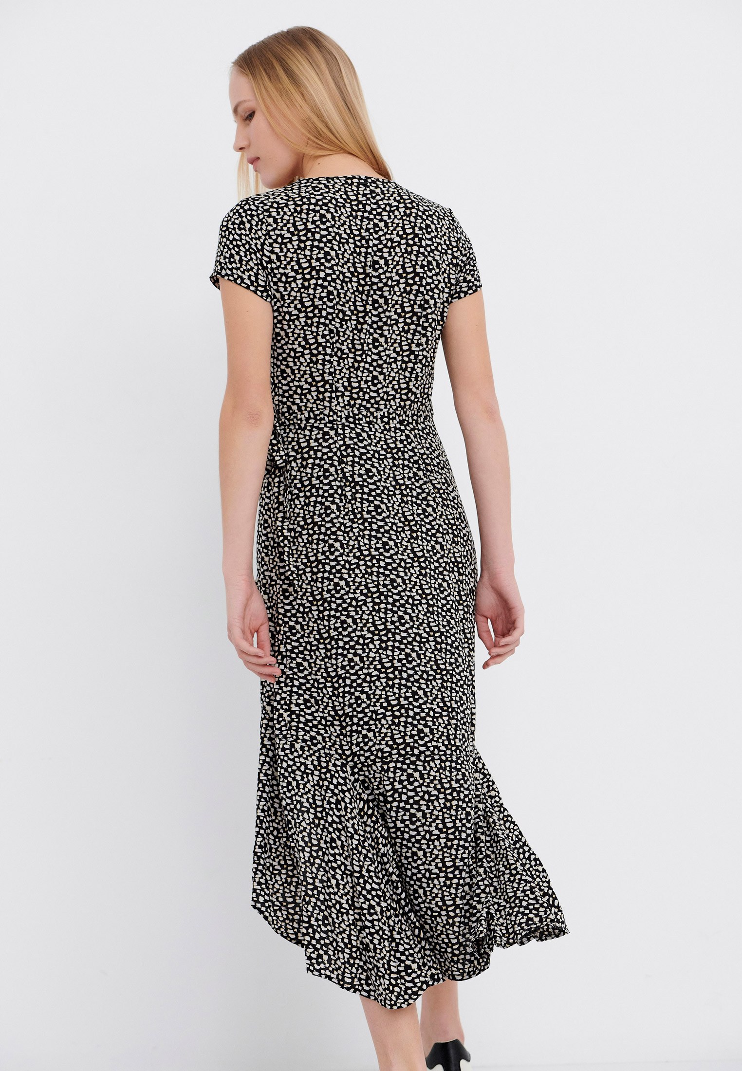 Εμπριμέ κρουαζέ φόρεμα φωτογραφία