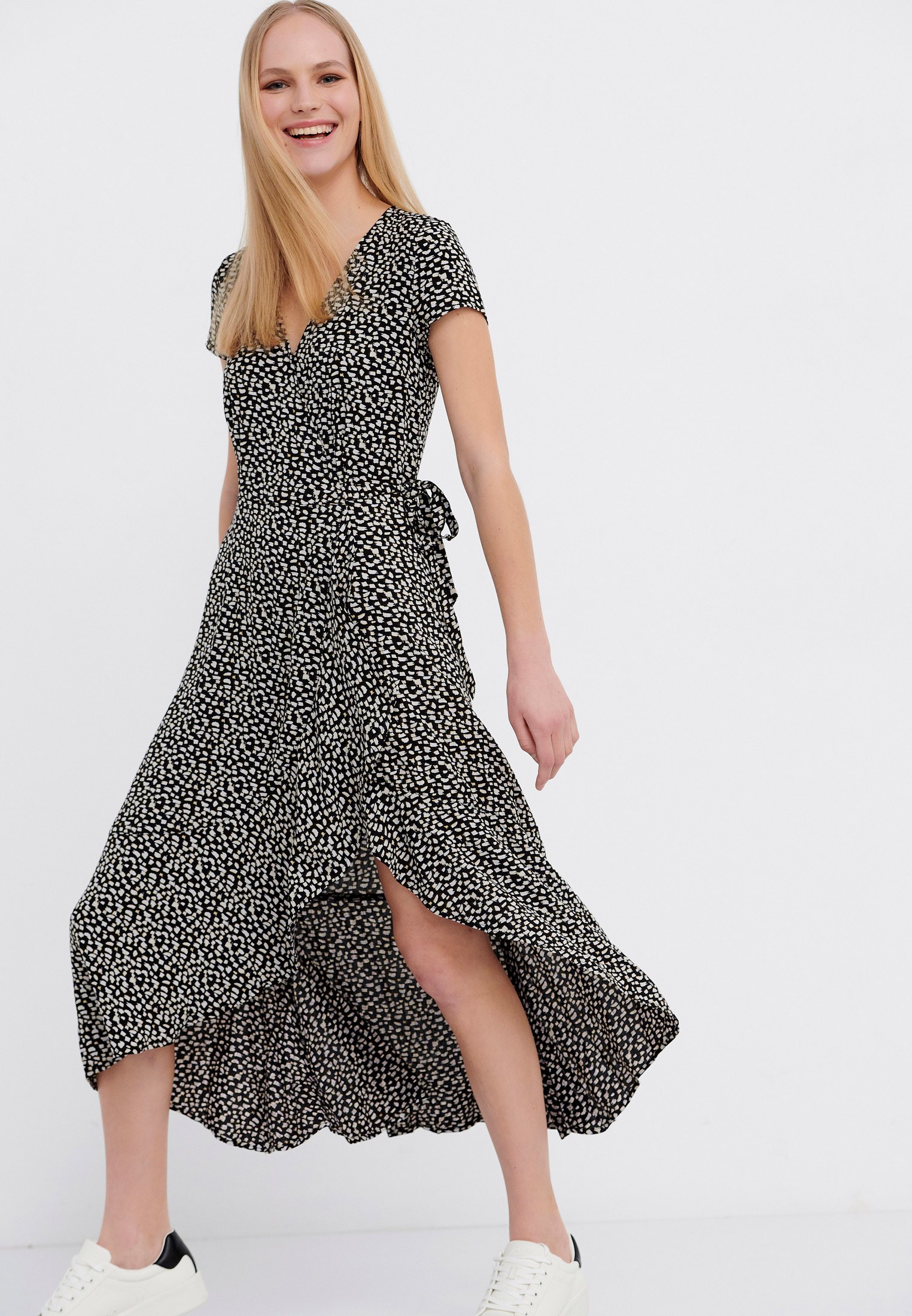 Εμπριμέ κρουαζέ φόρεμα φωτογραφία