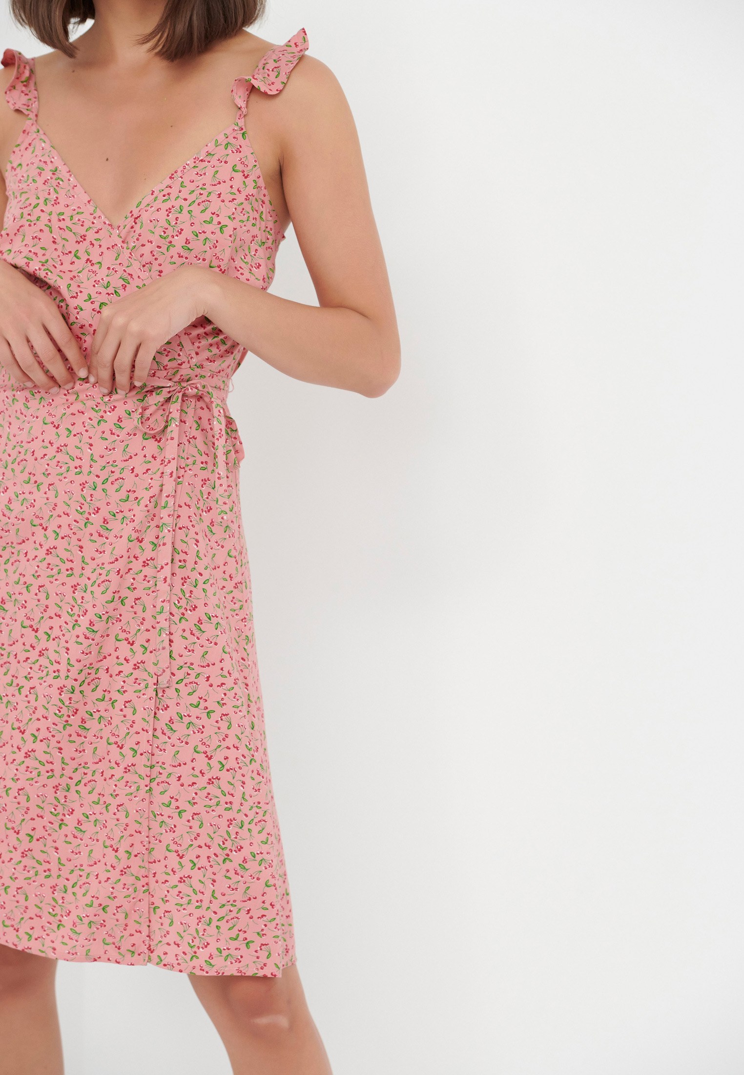 Εμπριμέ κρουαζέ φόρεμα φωτογραφία