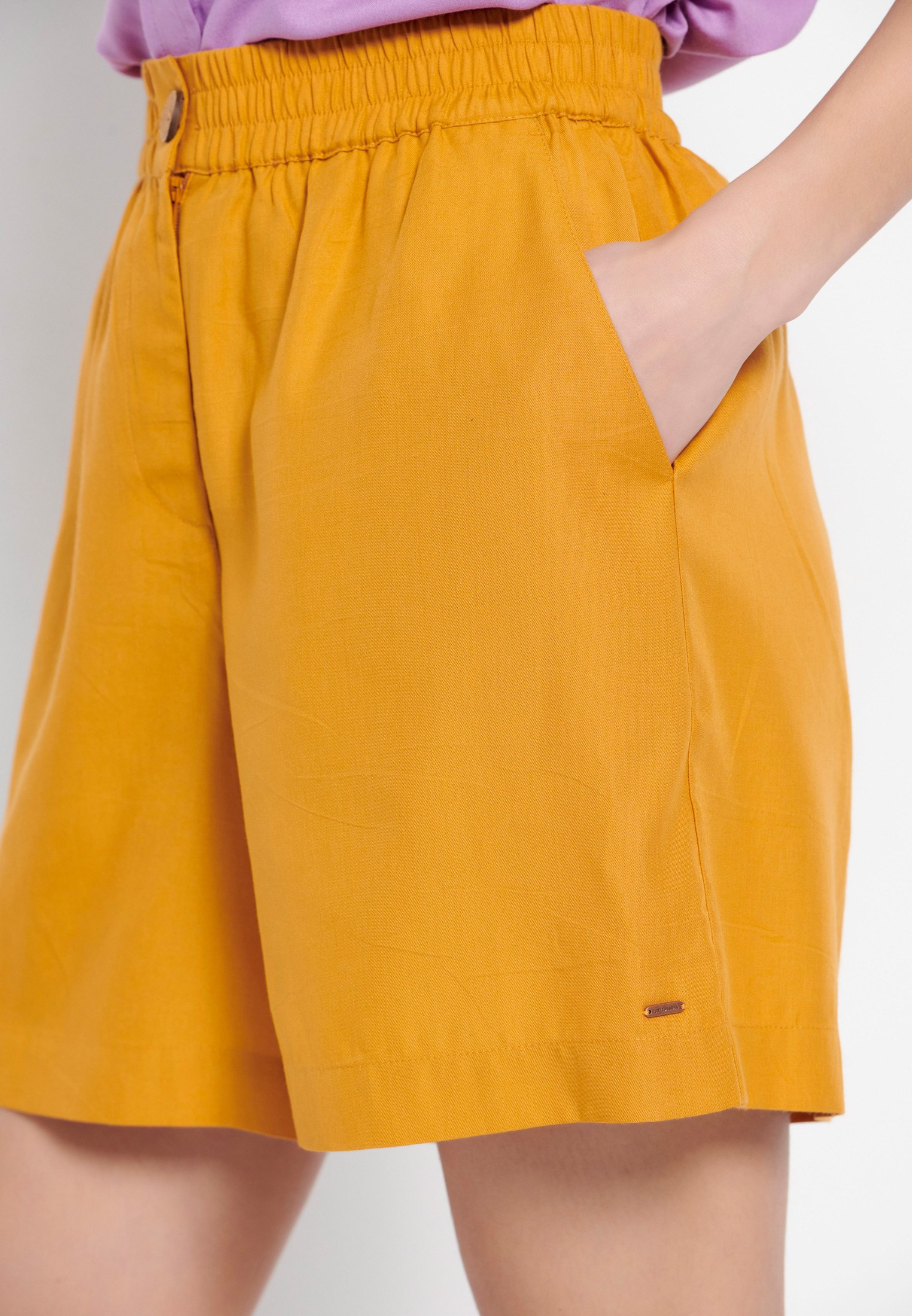 Γυναικείο σορτς από lyocell με ελαστική μέση φωτογραφία