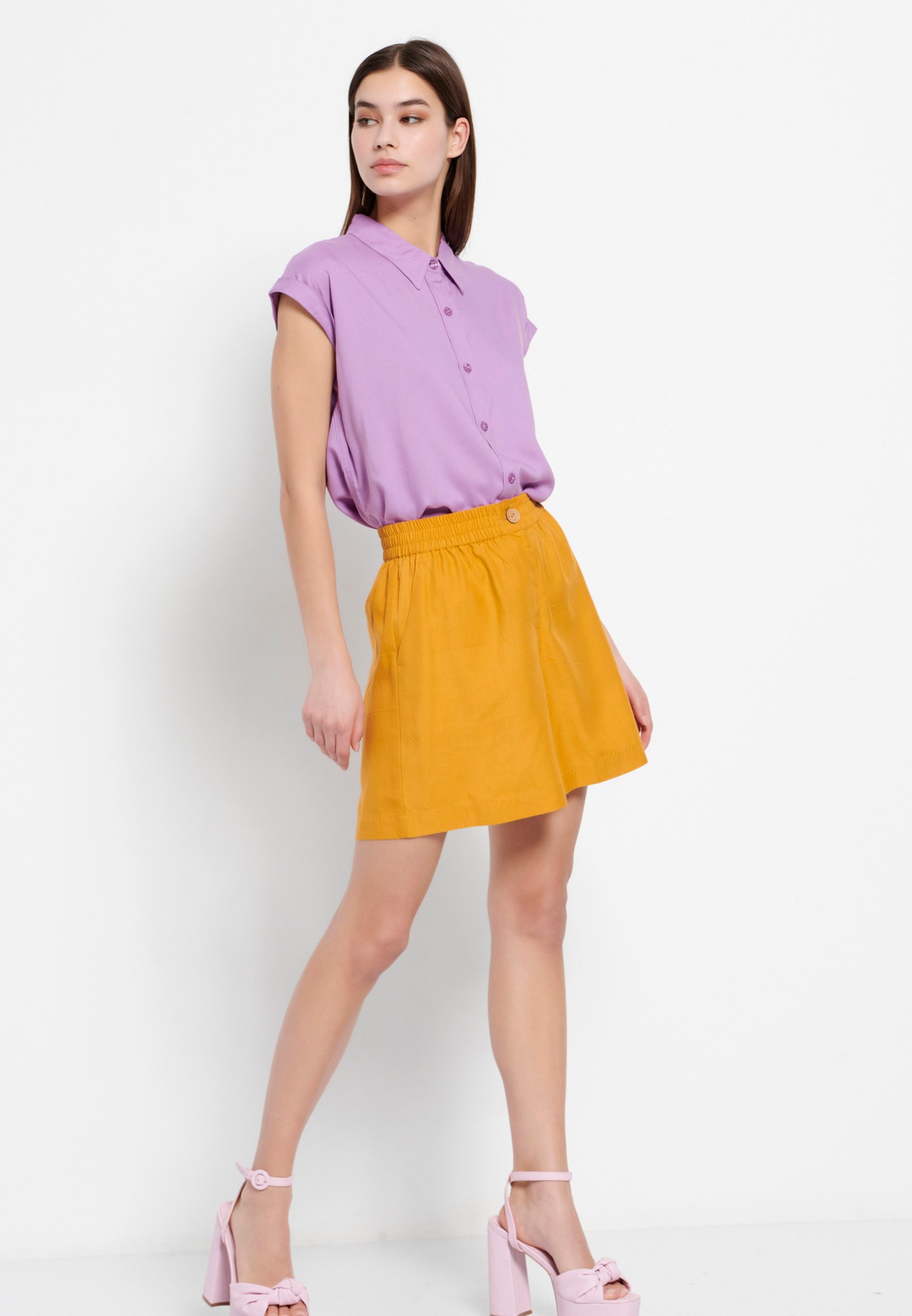 Γυναικείο σορτς από lyocell με ελαστική μέση φωτογραφία