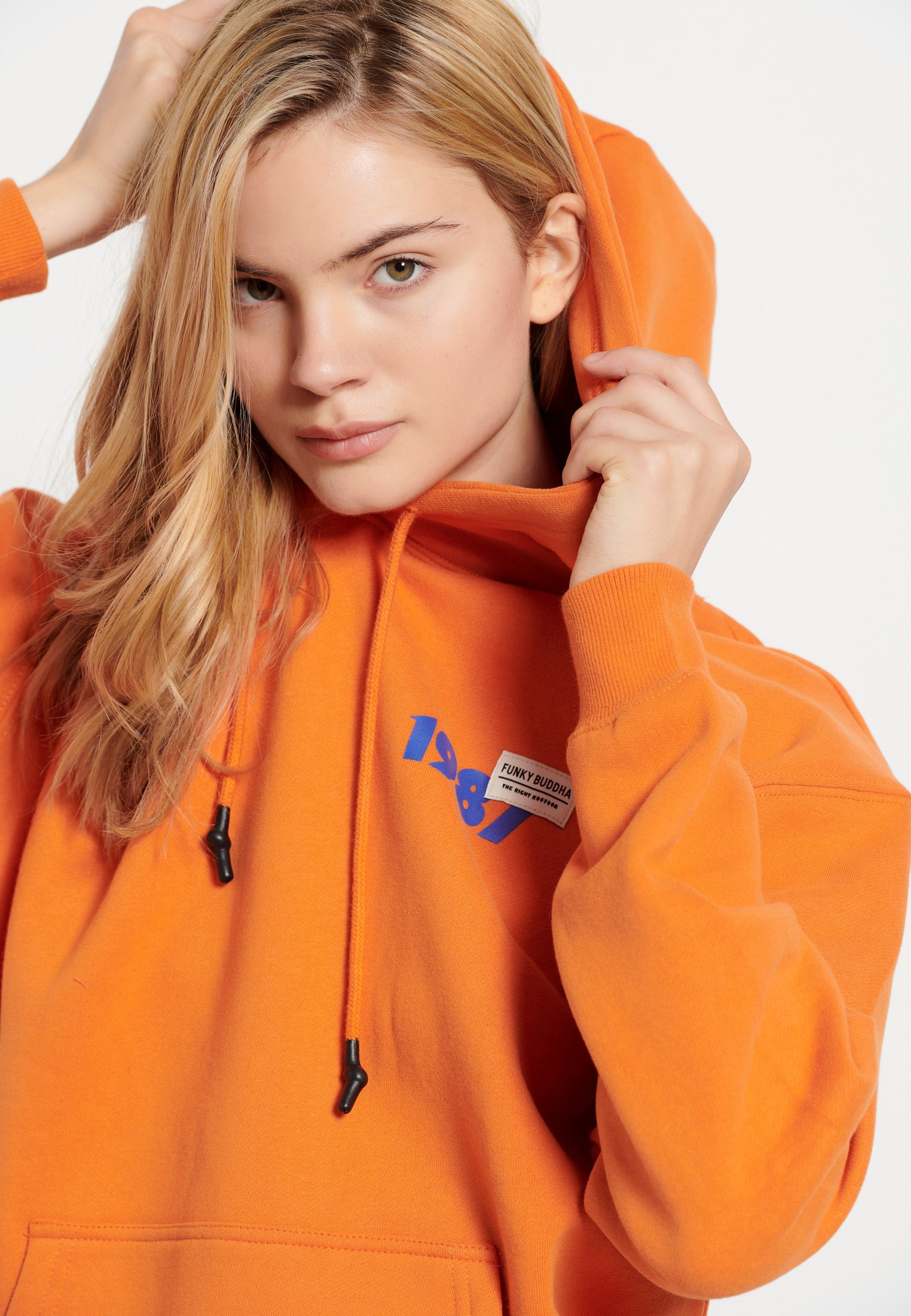 Oversized φούτερ με τύπωμα στην πλάτη φωτογραφία