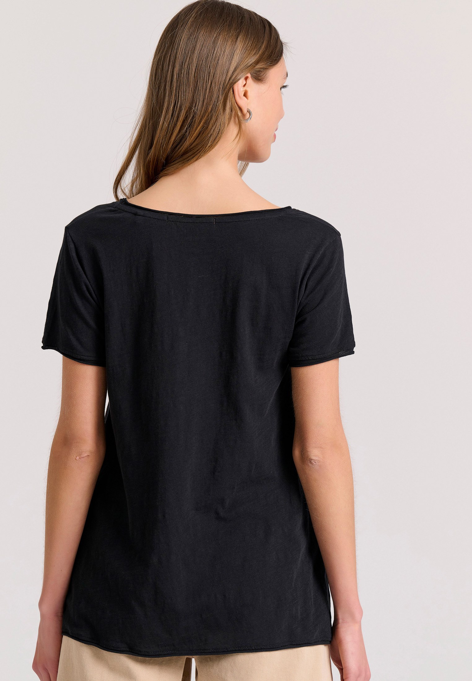 Γυναικείο V-neck μονόχρωμο t-shirt - The essentials