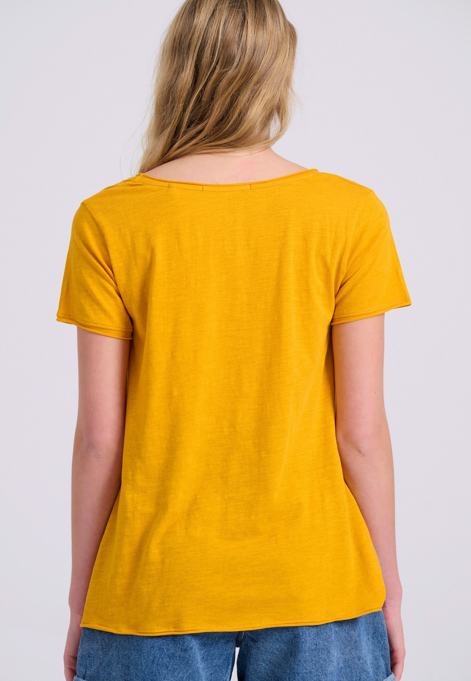 Γυναικείο V-neck μονόχρωμο t-shirt - The essentials φωτογραφία