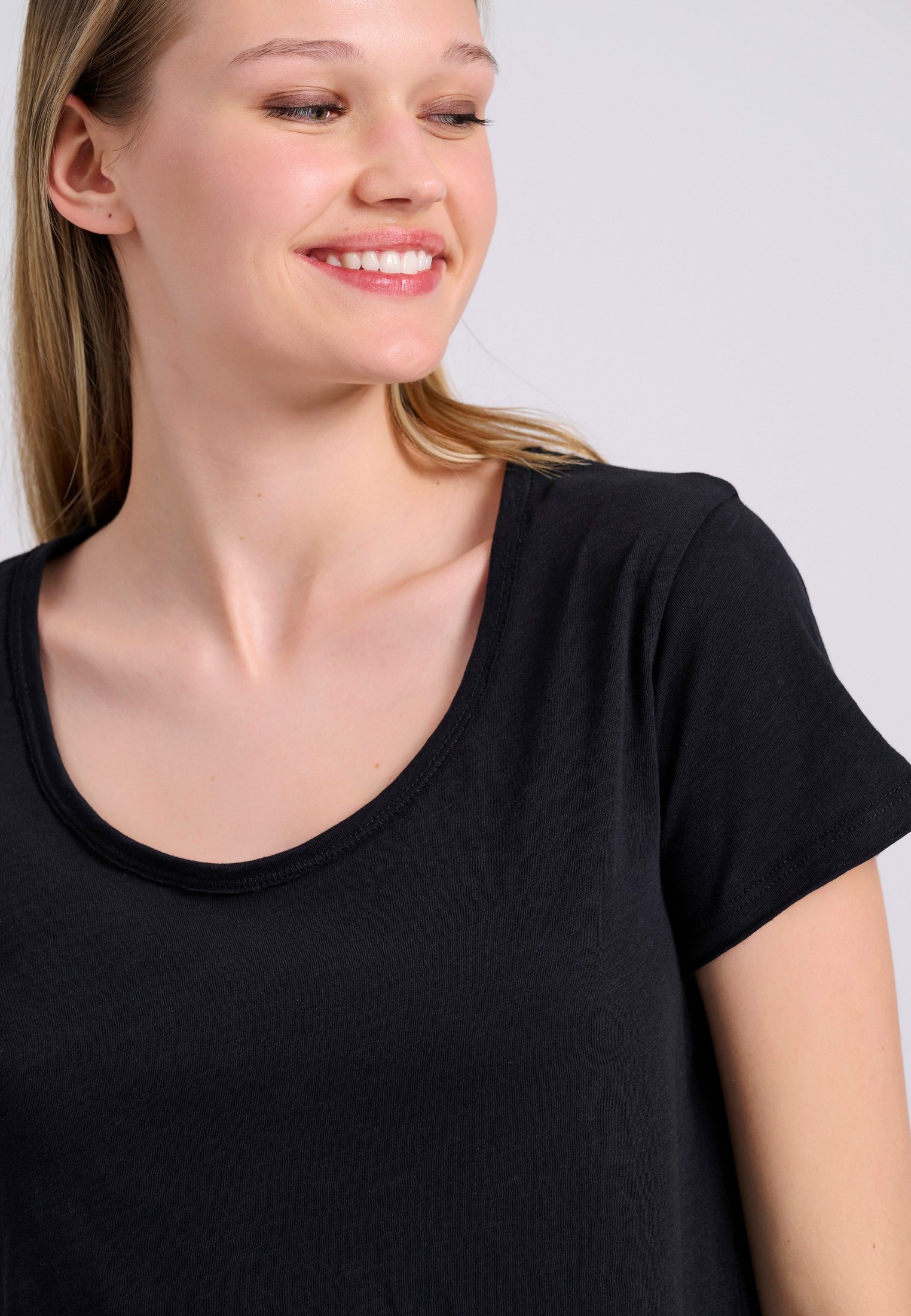 Γυναικείο t-shirt με στρογγυλή λαιμόκοψη - The essentials φωτογραφία