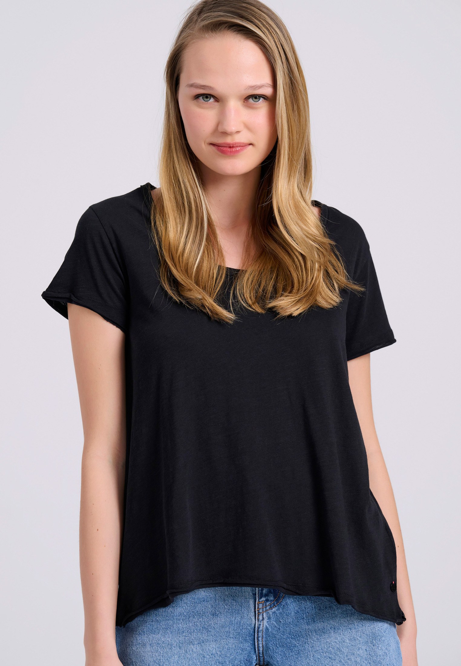 Γυναικείο t-shirt με στρογγυλή λαιμόκοψη - The essentials φωτογραφία