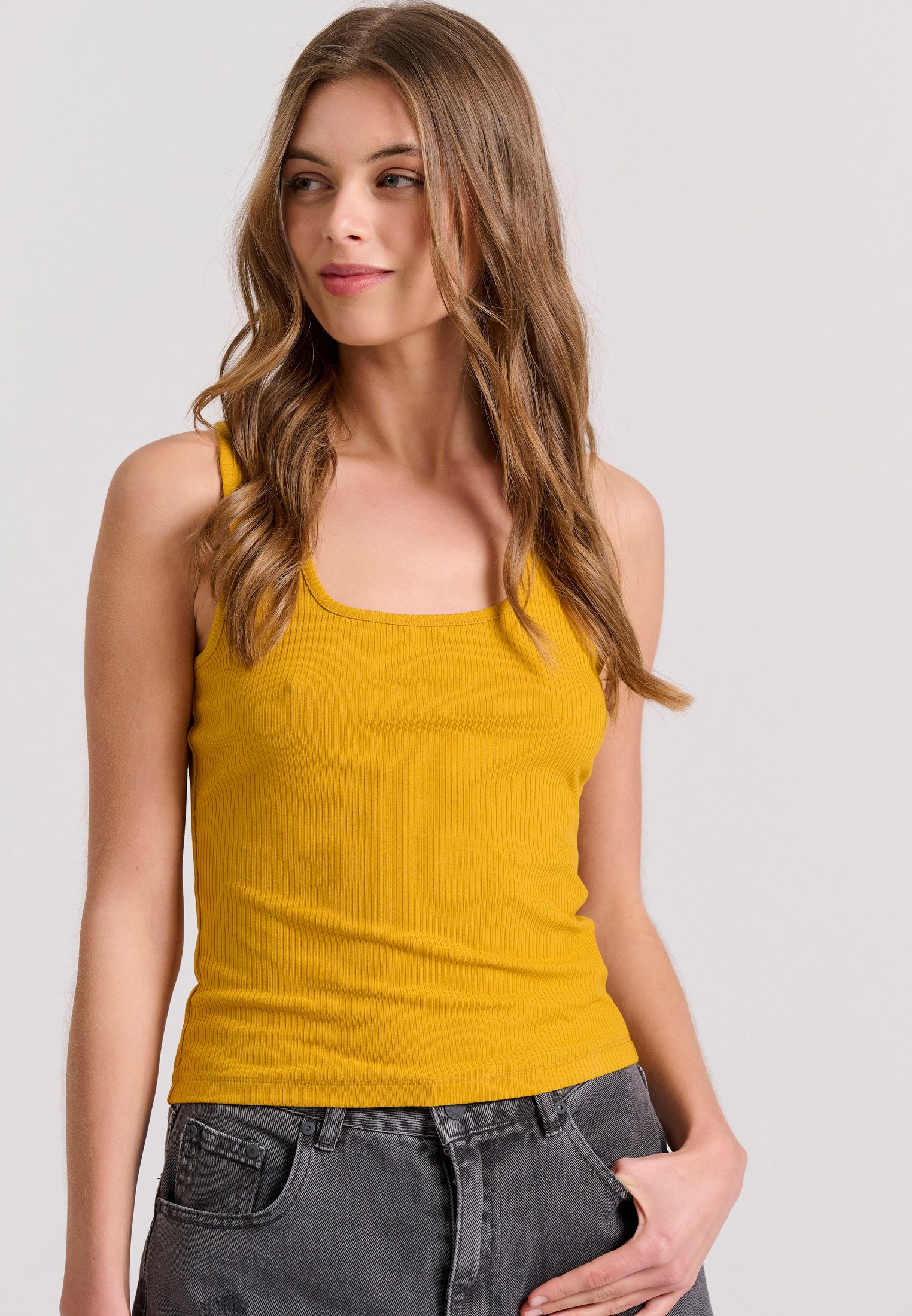 Tank top σε rib ύφανση φωτογραφία