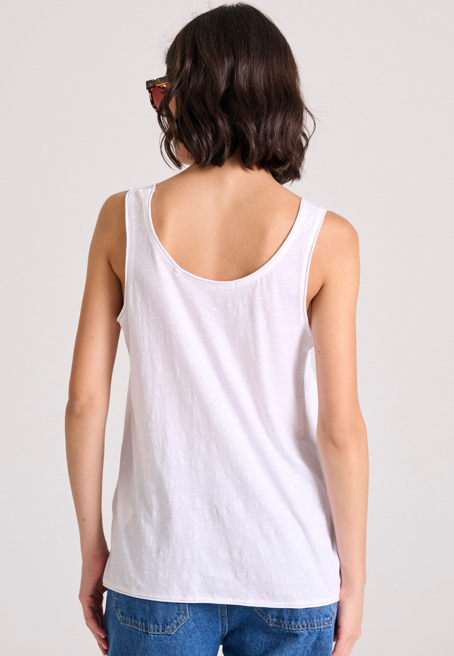 Γυναικείο μονόχρωμο tank top - The essentials φωτογραφία