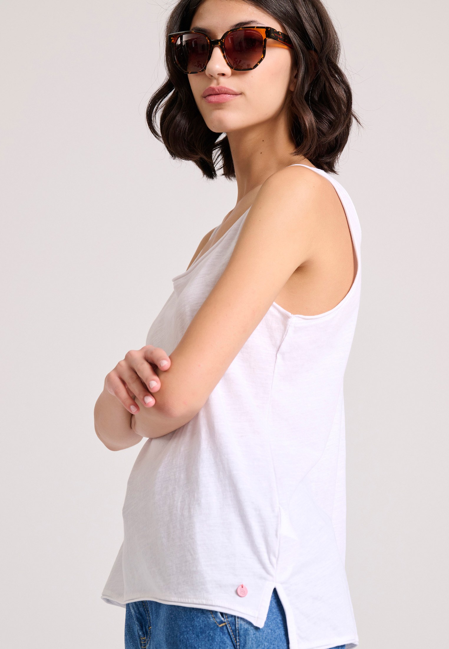 Γυναικείο μονόχρωμο tank top - The essentials φωτογραφία