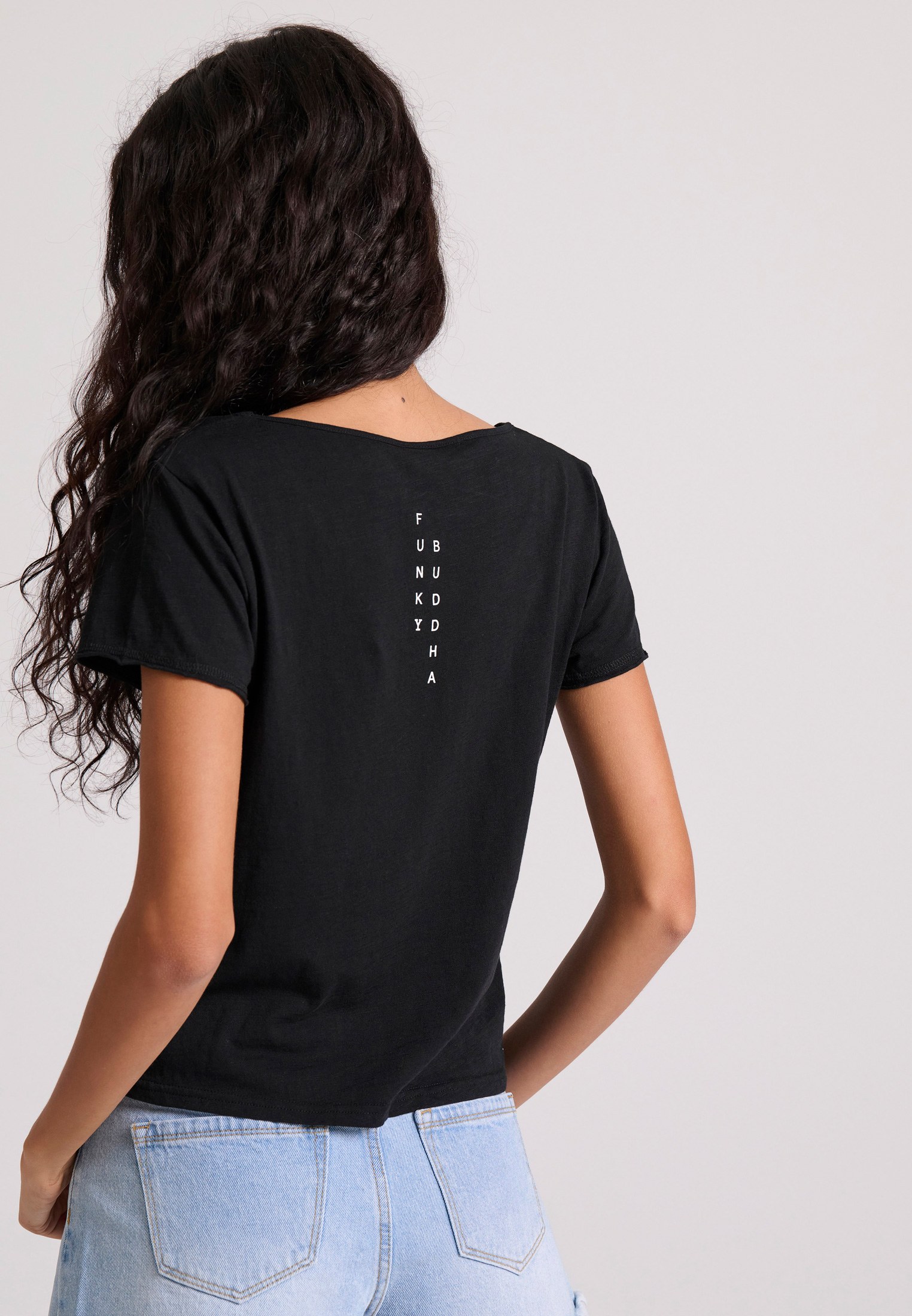 Γυναικείο t-shirt με Funky Buddha τύπωμα στην πλάτη φωτογραφία