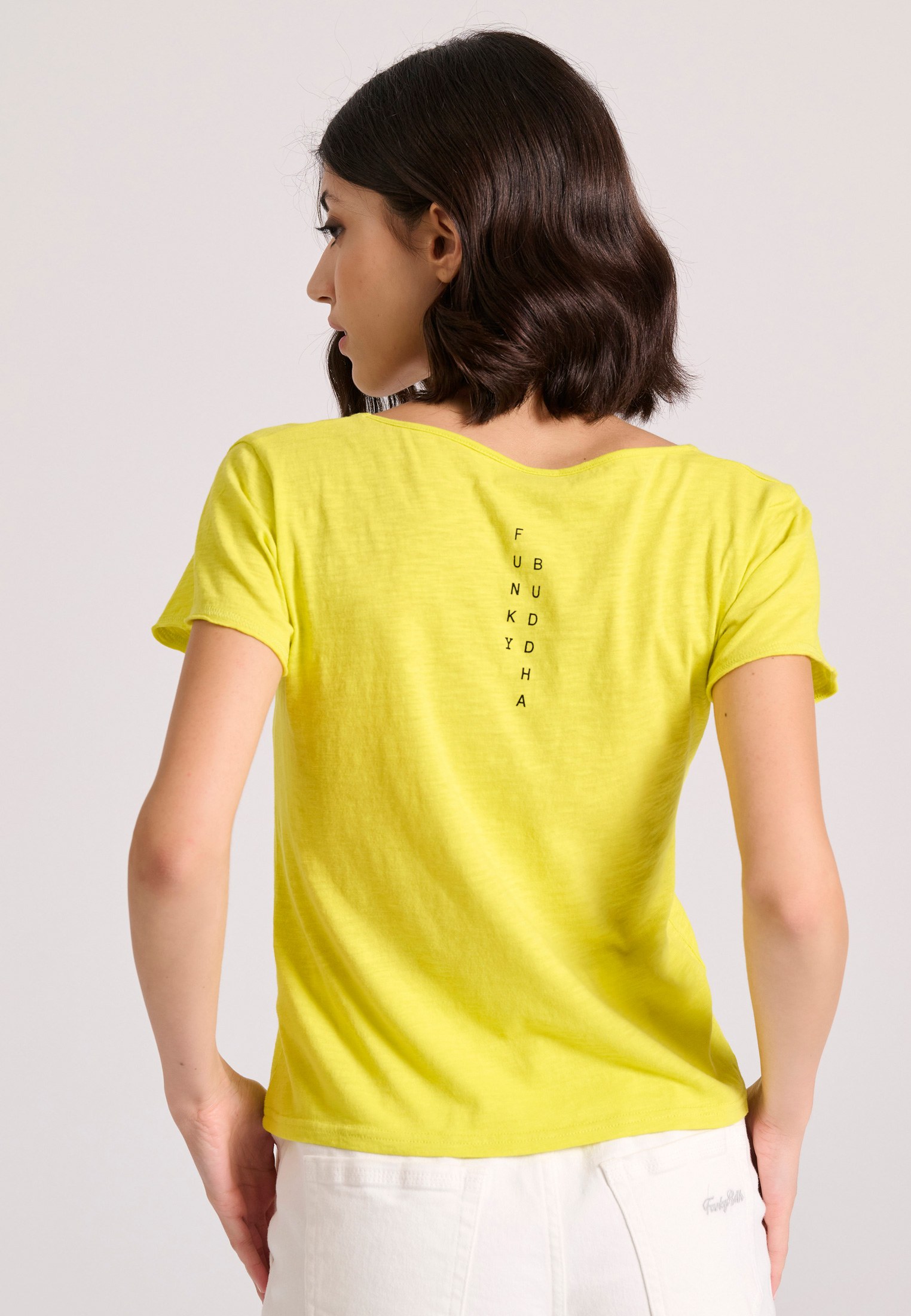 Γυναικείο t-shirt με Funky Buddha τύπωμα στην πλάτη φωτογραφία