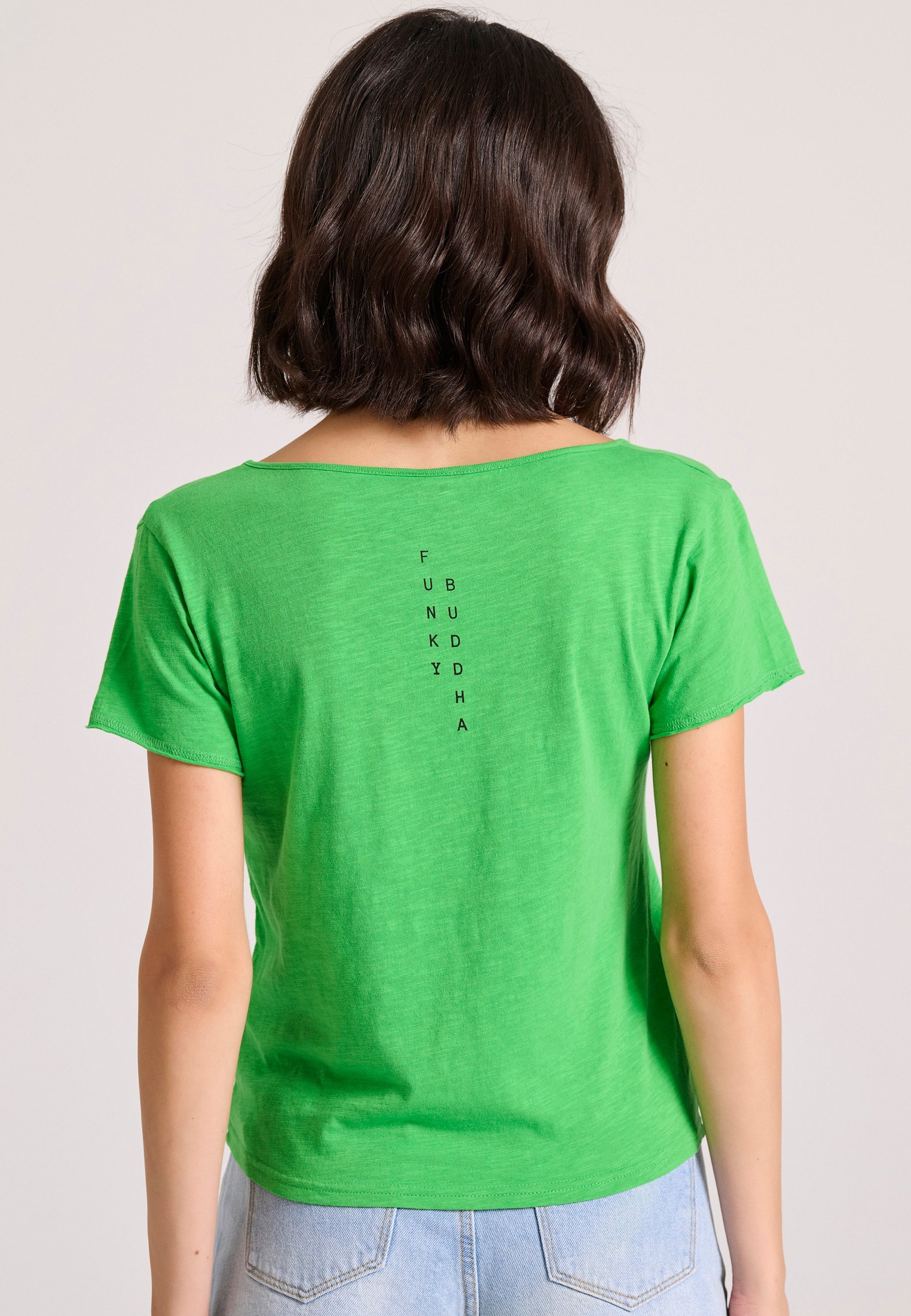 Γυναικείο t-shirt με Funky Buddha τύπωμα στην πλάτη φωτογραφία