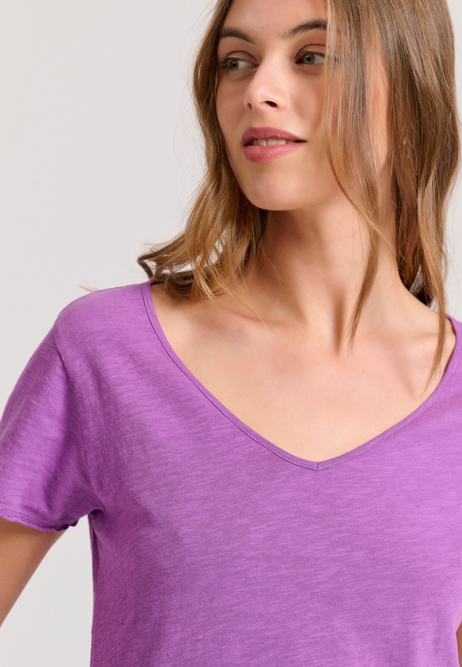 Γυναικείο t-shirt με Funky Buddha τύπωμα στην πλάτη φωτογραφία