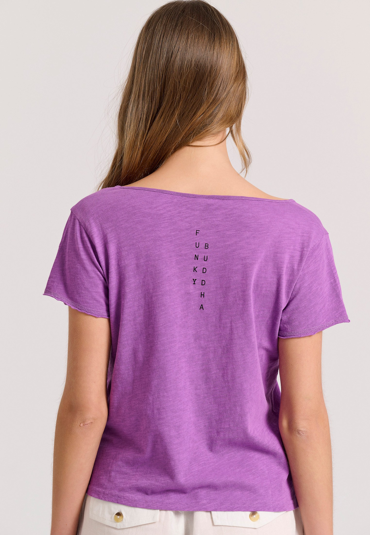 Γυναικείο t-shirt με Funky Buddha τύπωμα στην πλάτη φωτογραφία