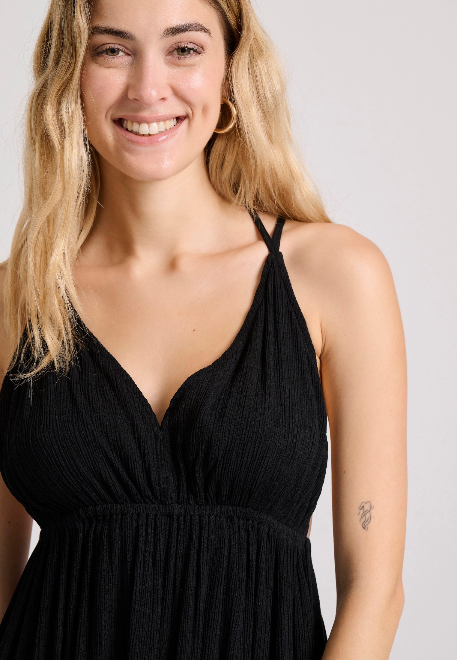 Halter neck mini φόρεμα με ανοιχτή πλάτη