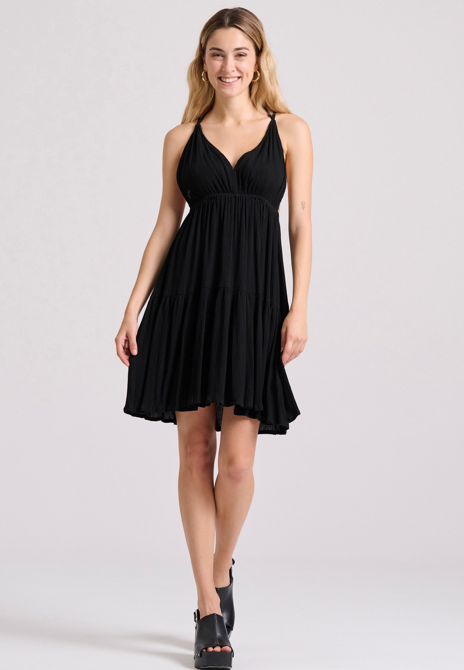 Halter neck mini φόρεμα με ανοιχτή πλάτη