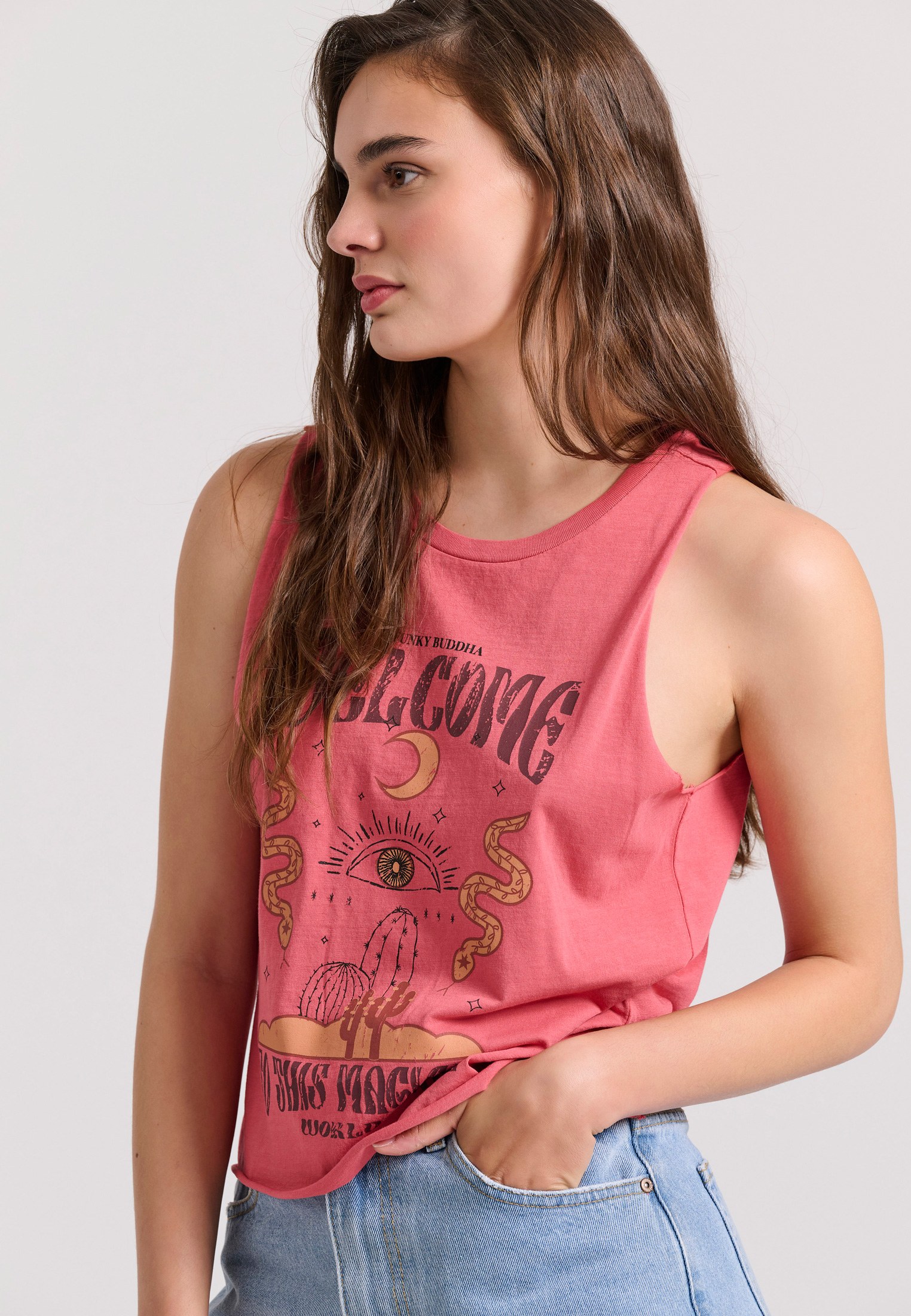 Αμάνικο t-shirt με τύπωμα σε boho look φωτογραφία