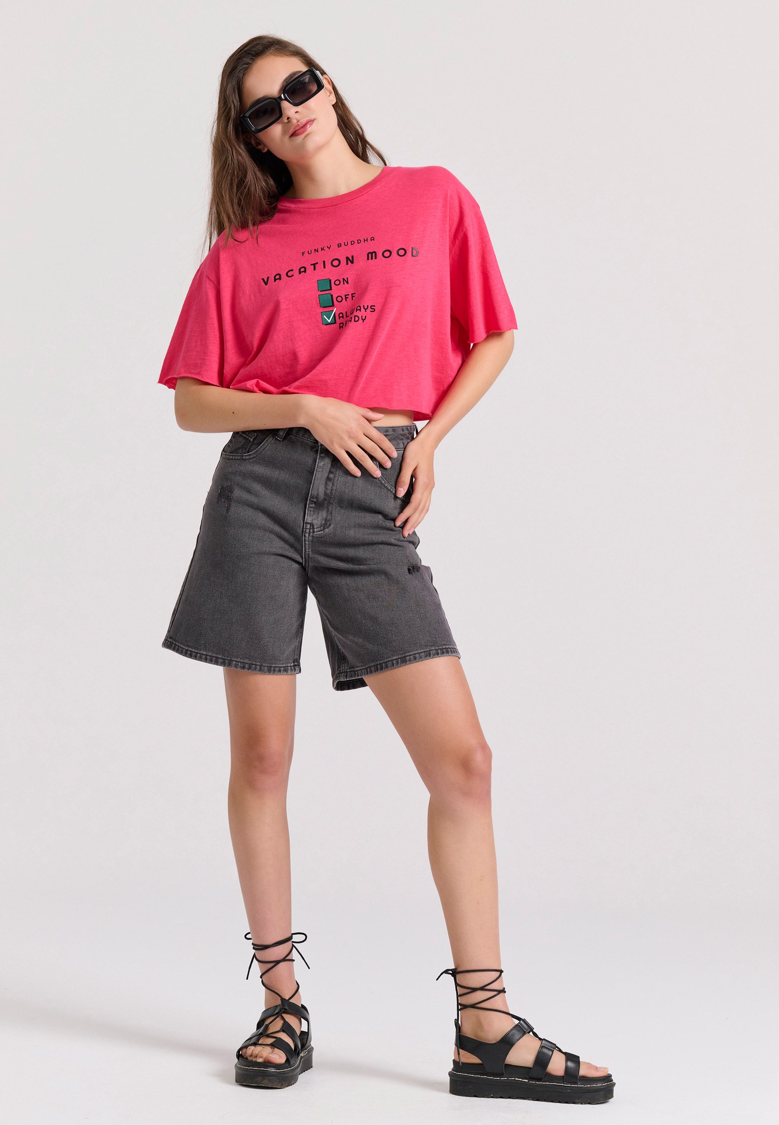 Loose fit cropped t-shirt με τύπωμα φωτογραφία