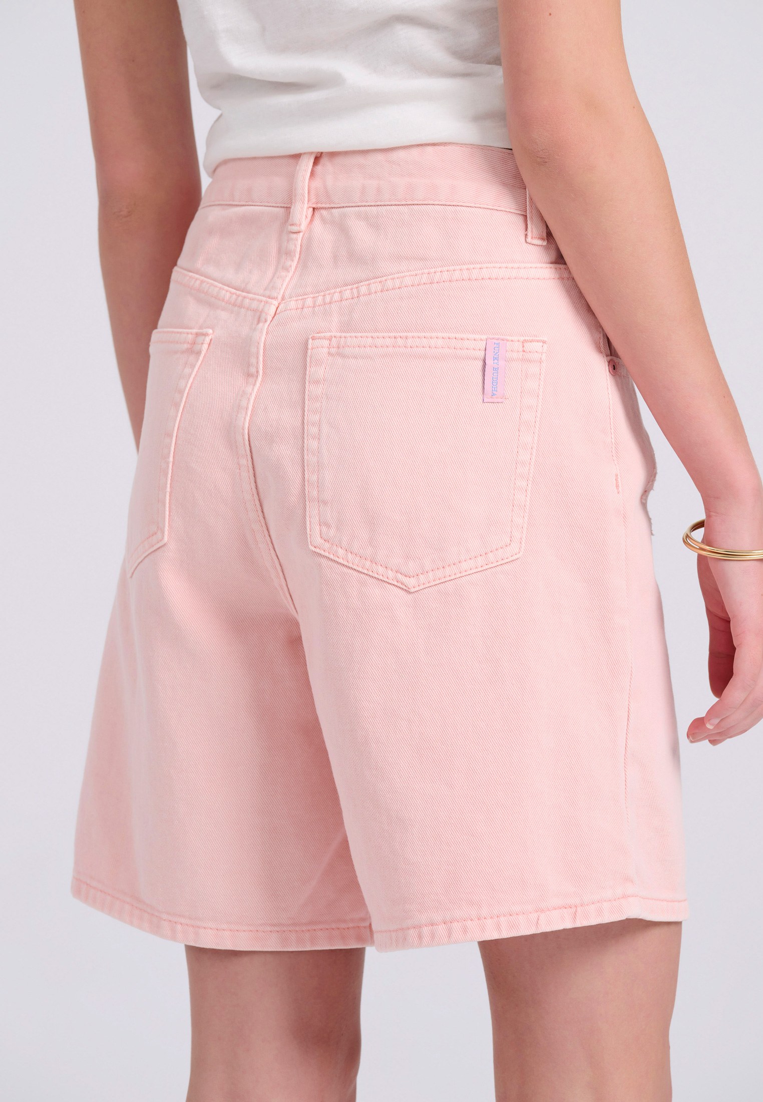 Γυναικεία loose fit garment dyed τζιν βερμούδα