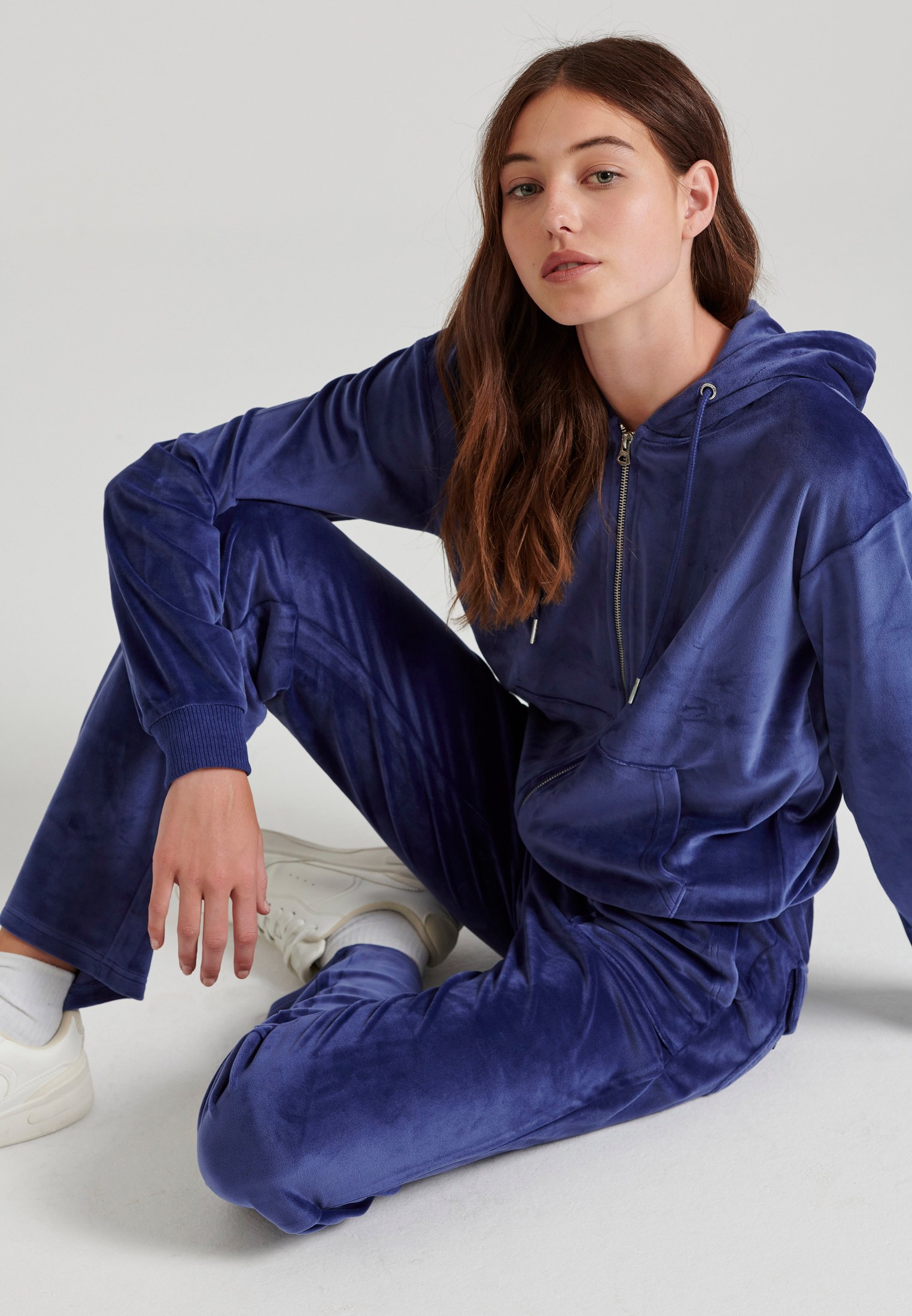 Flare fit παντελόνι φόρμας σε βελουτέ ύφασμα