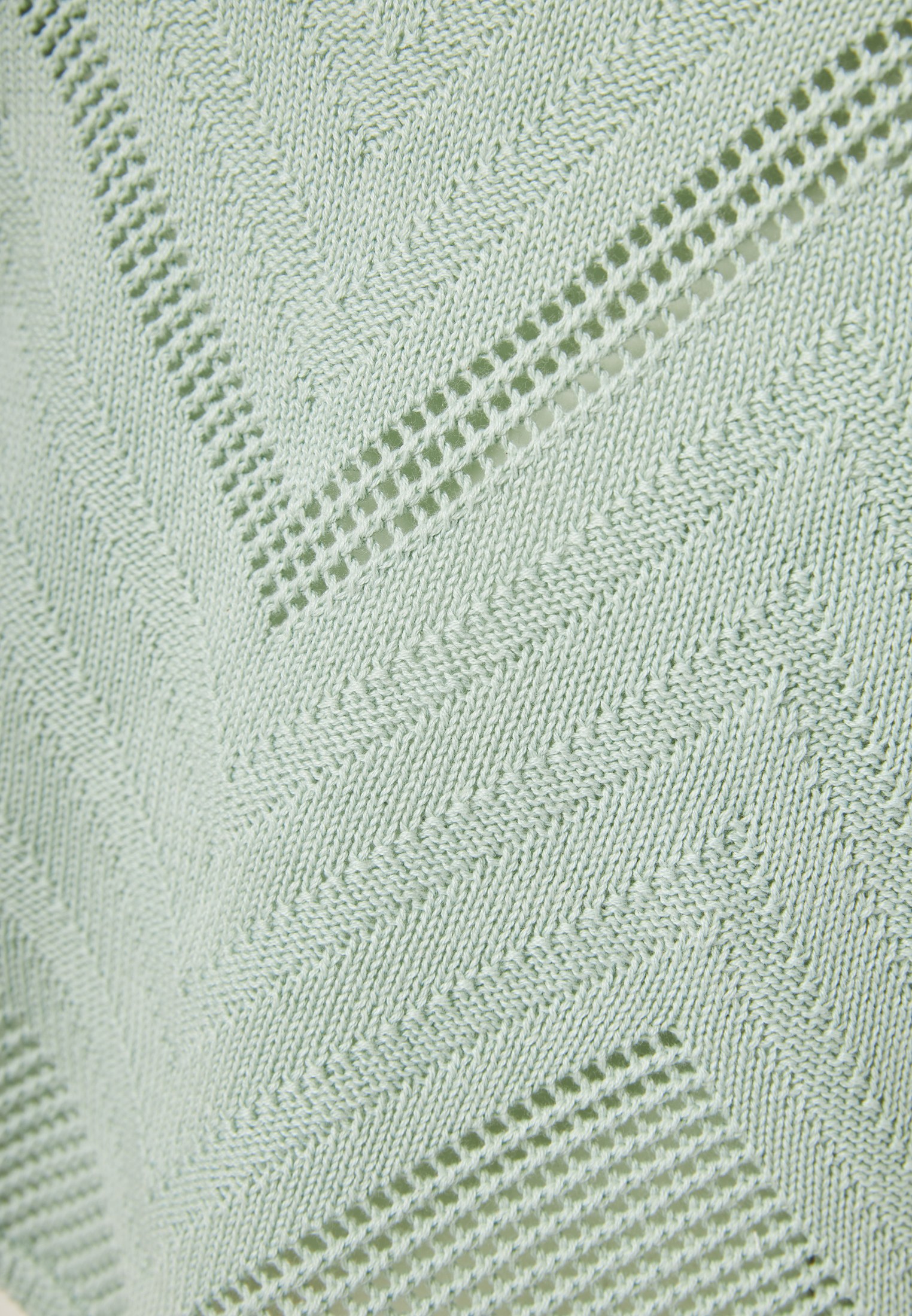 Γυναικεία πλεκτή αμάνικη μπλούζα σε ζακάρ ύφανση φωτογραφία