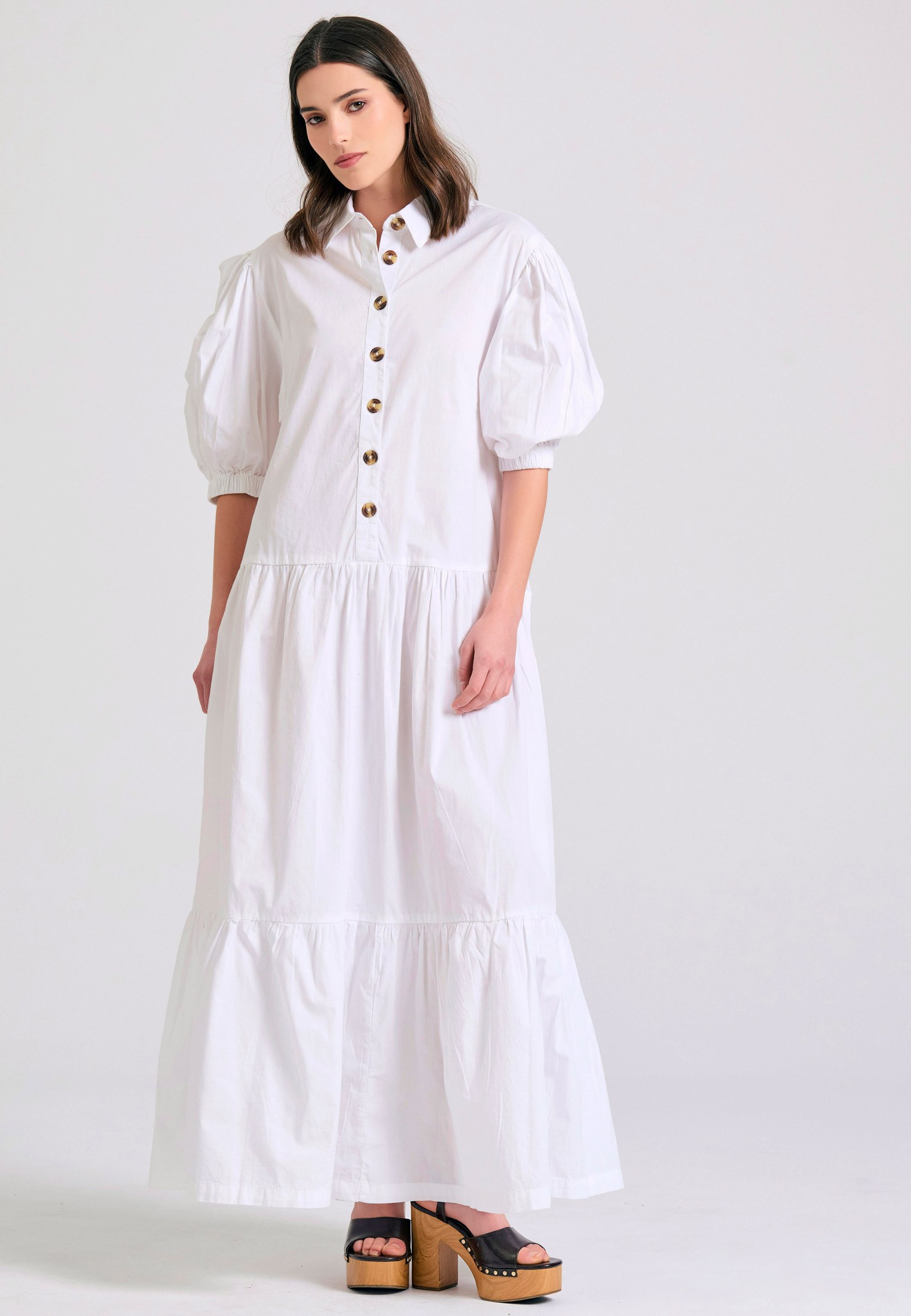 Μάξι σεμιζιέ φόρεμα με βολάν φωτογραφία