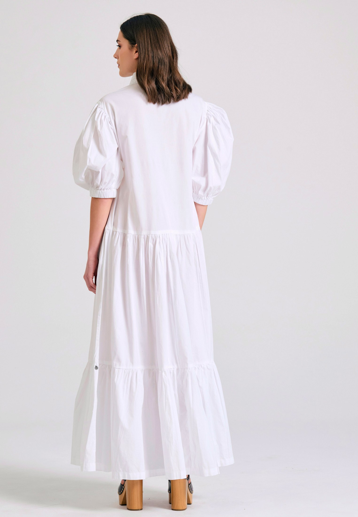 Μάξι σεμιζιέ φόρεμα με βολάν φωτογραφία