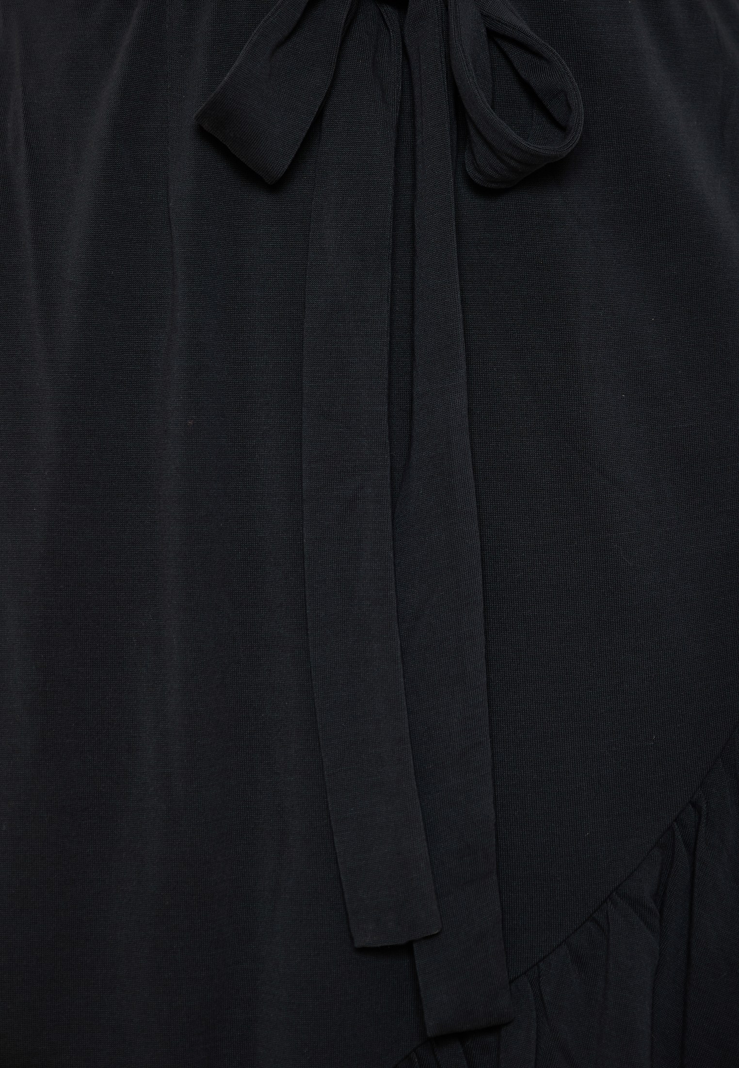 Mini κρουαζέ φόρεμα με βολάν φωτογραφία