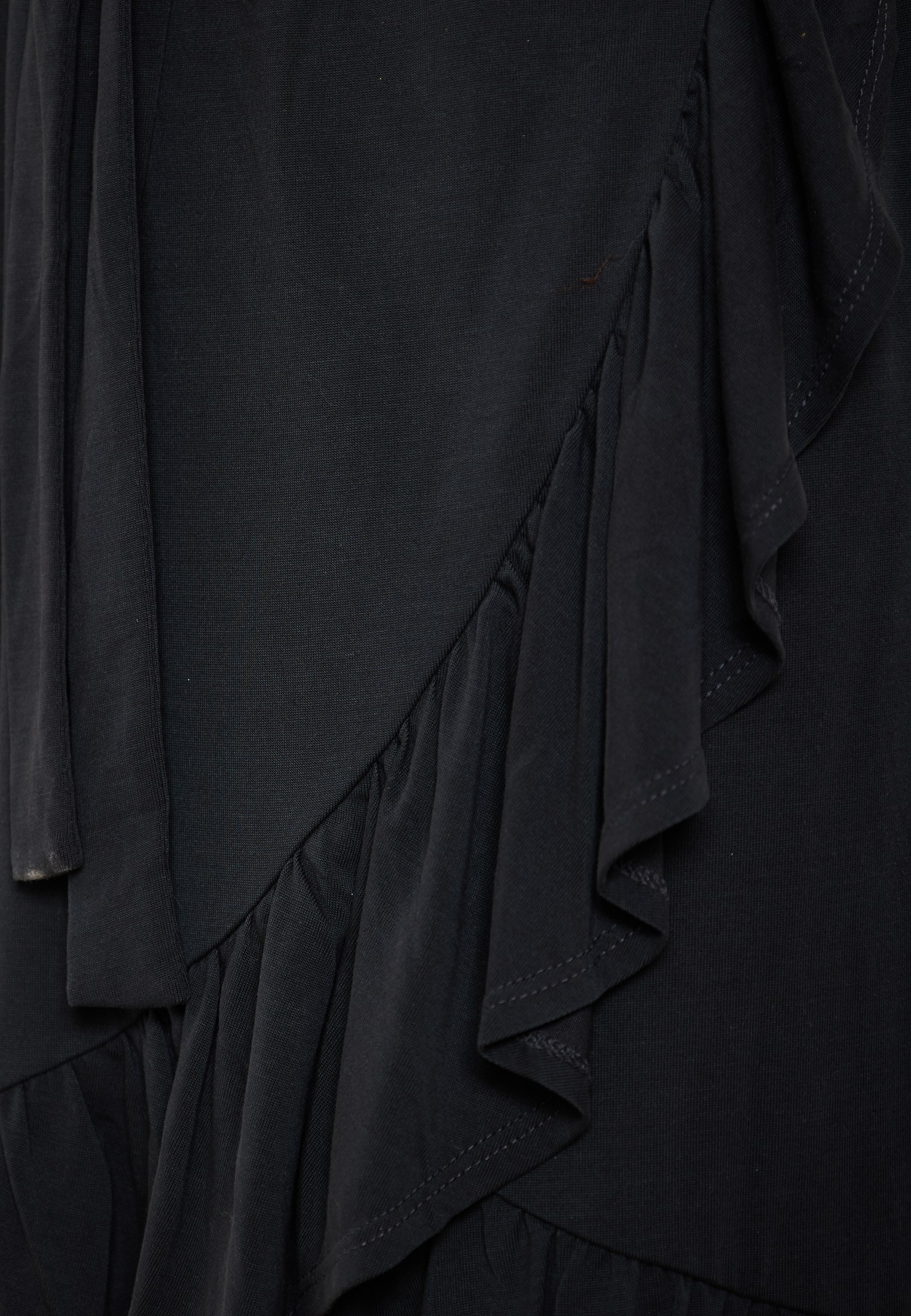 Mini κρουαζέ φόρεμα με βολάν φωτογραφία