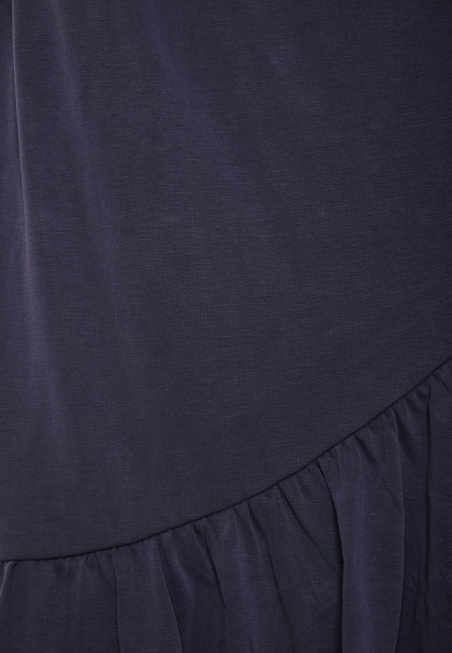 Mini κρουαζέ φόρεμα με βολάν φωτογραφία