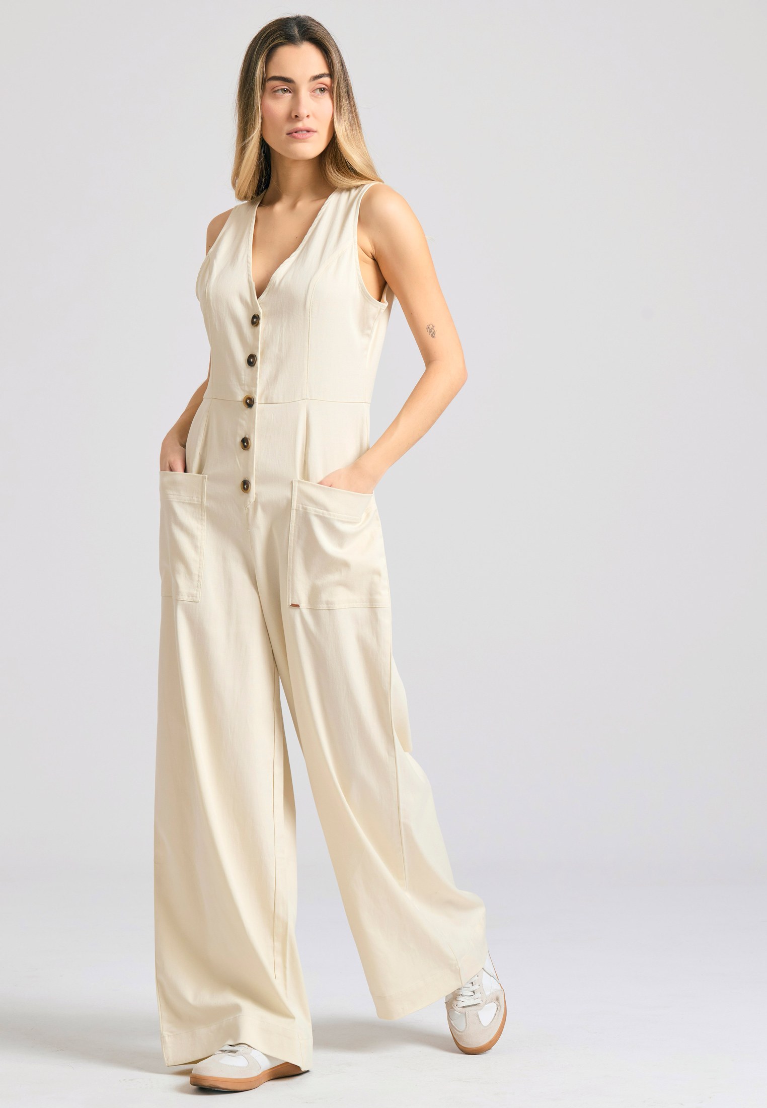 Lyocell blend ολόσωμη φόρμα με τσέπες φωτογραφία