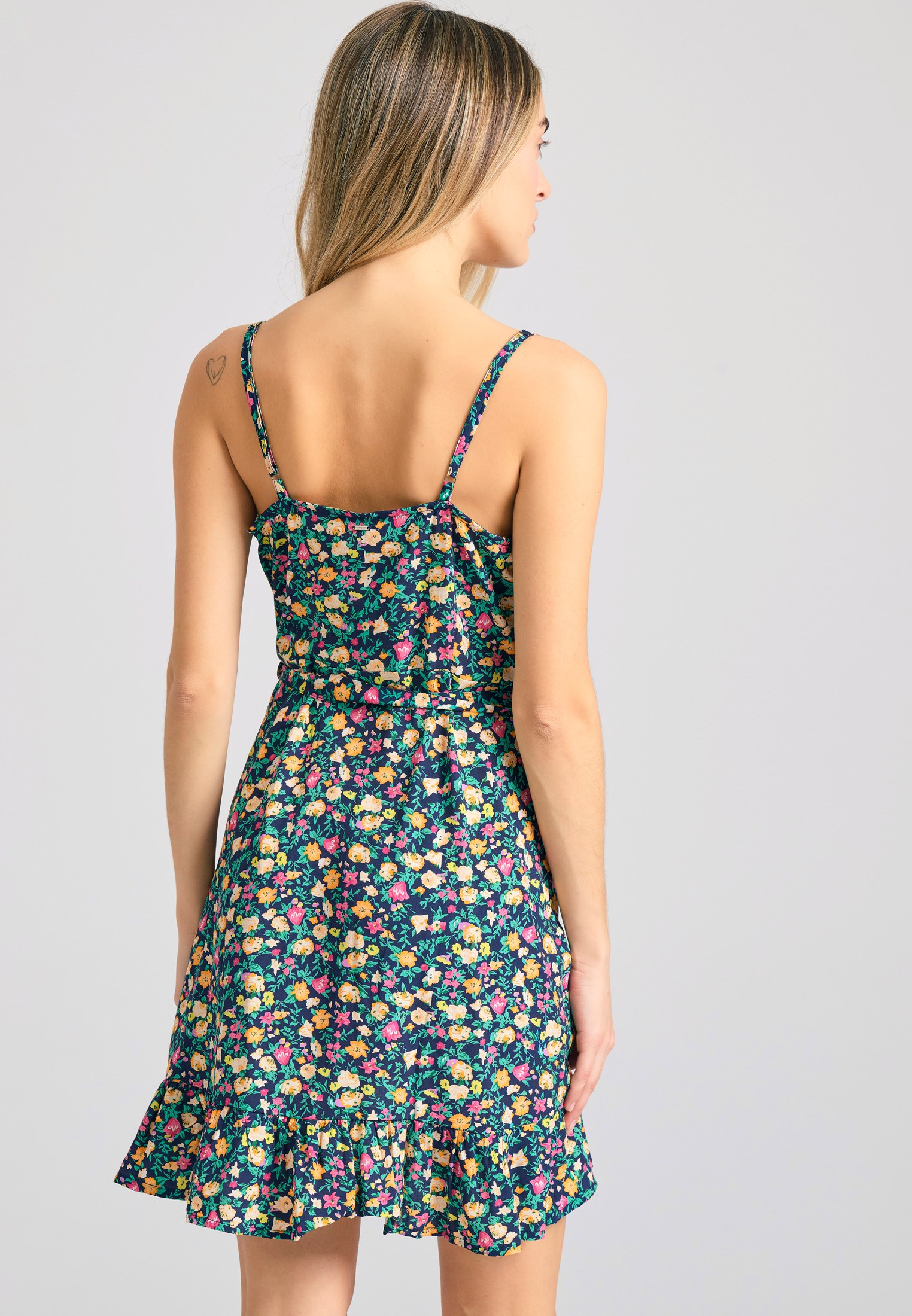 Φλοράλ κρουαζέ μίνι φόρεμα με βολάν φωτογραφία