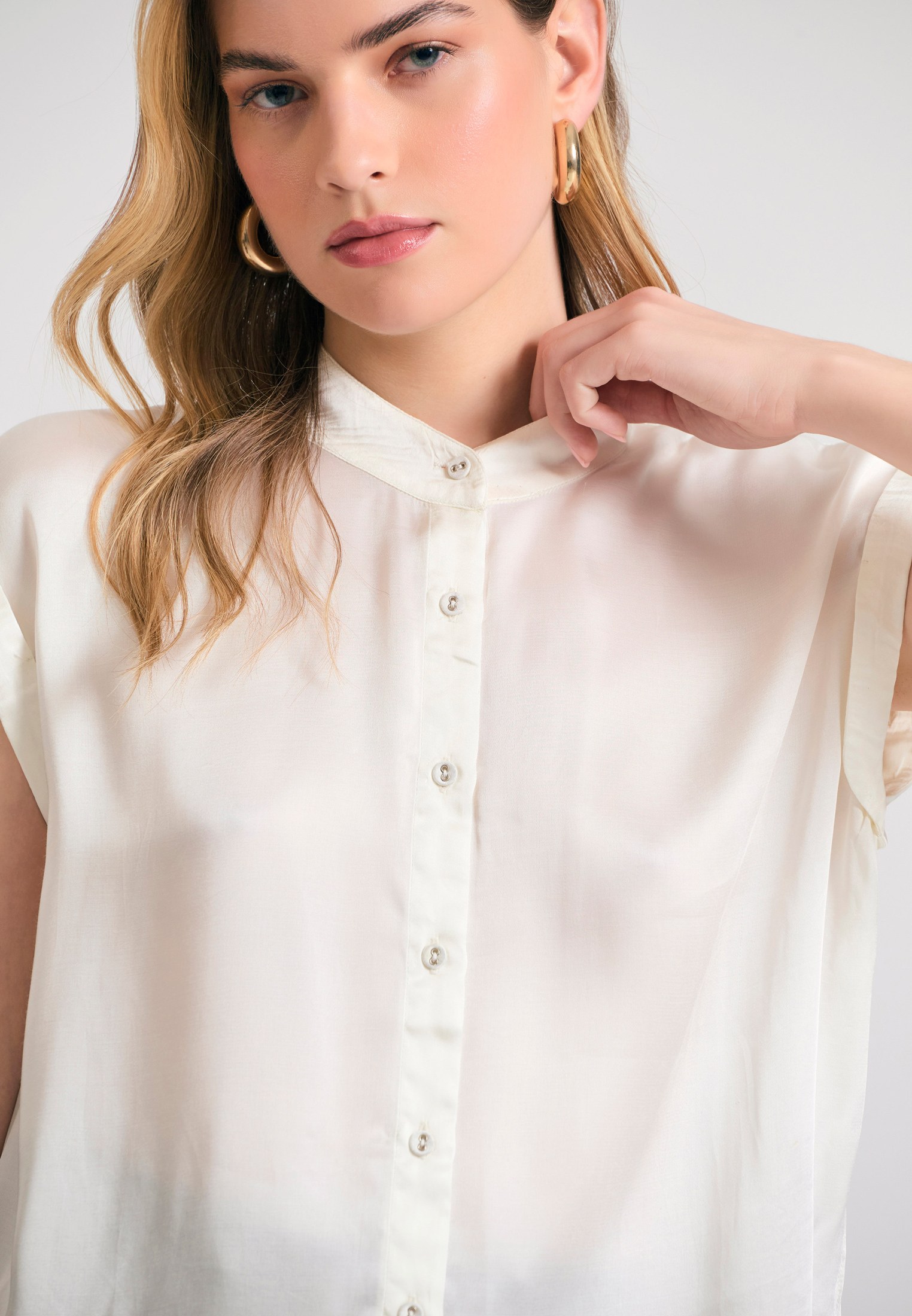 Γυναικείο πουκάμισο με λαιμό mao από βισκόζη φωτογραφία