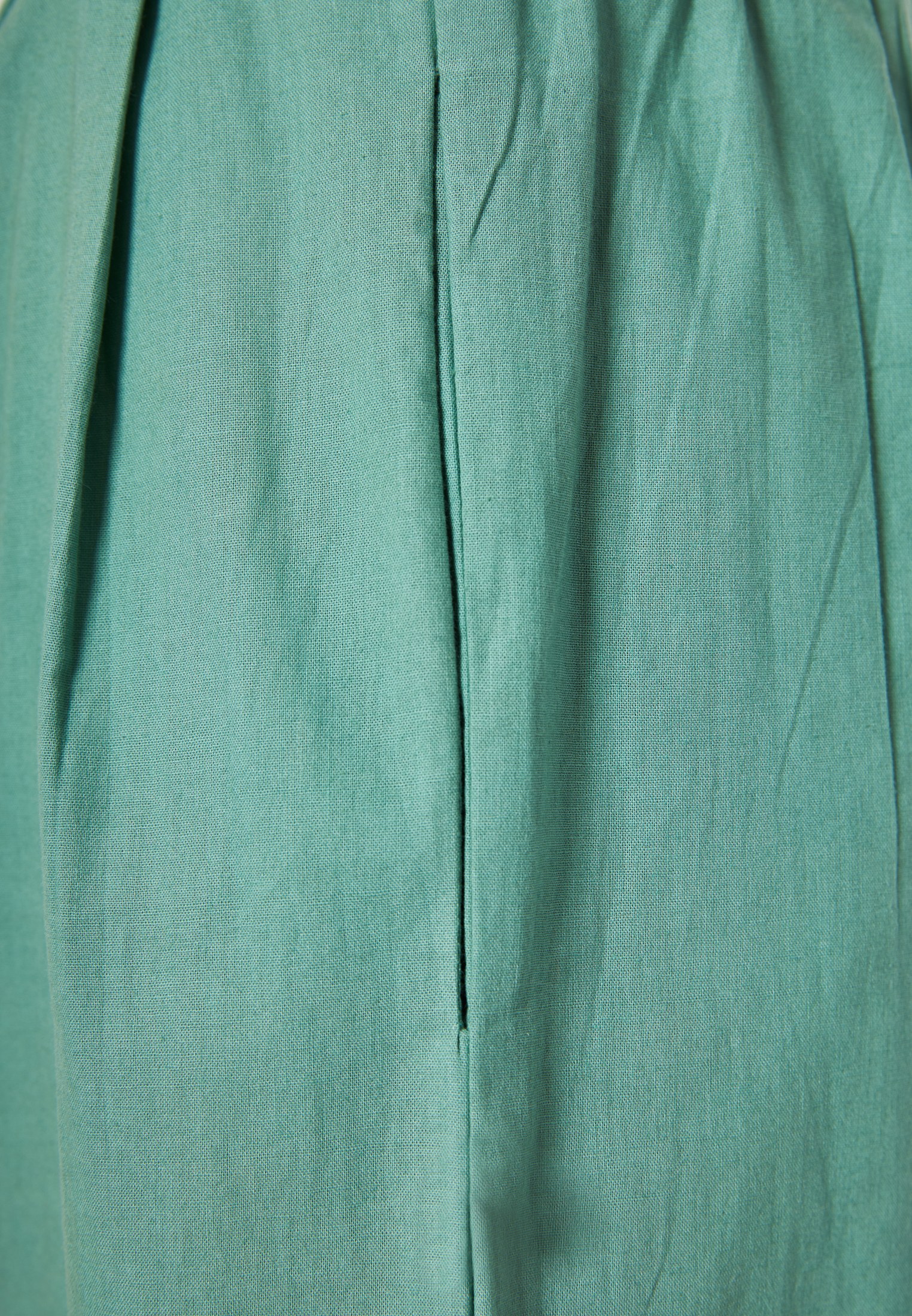 Loose fit παντελόνι με πιέτες στη μέση