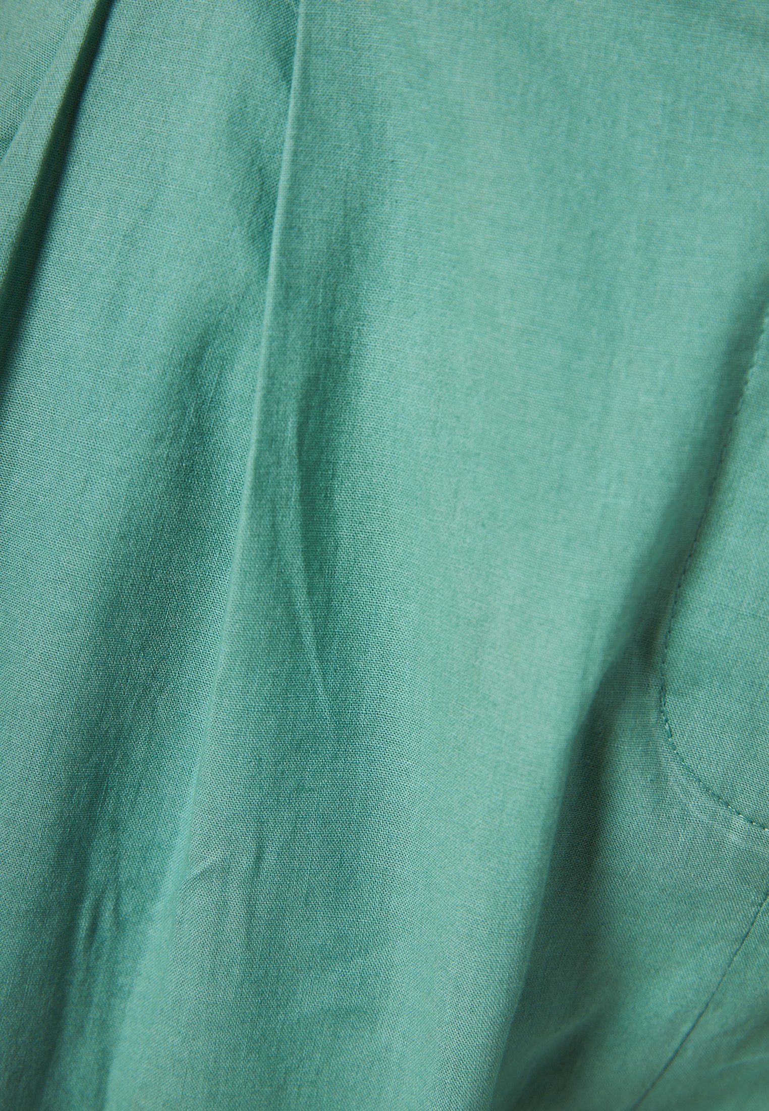 Loose fit παντελόνι με πιέτες στη μέση