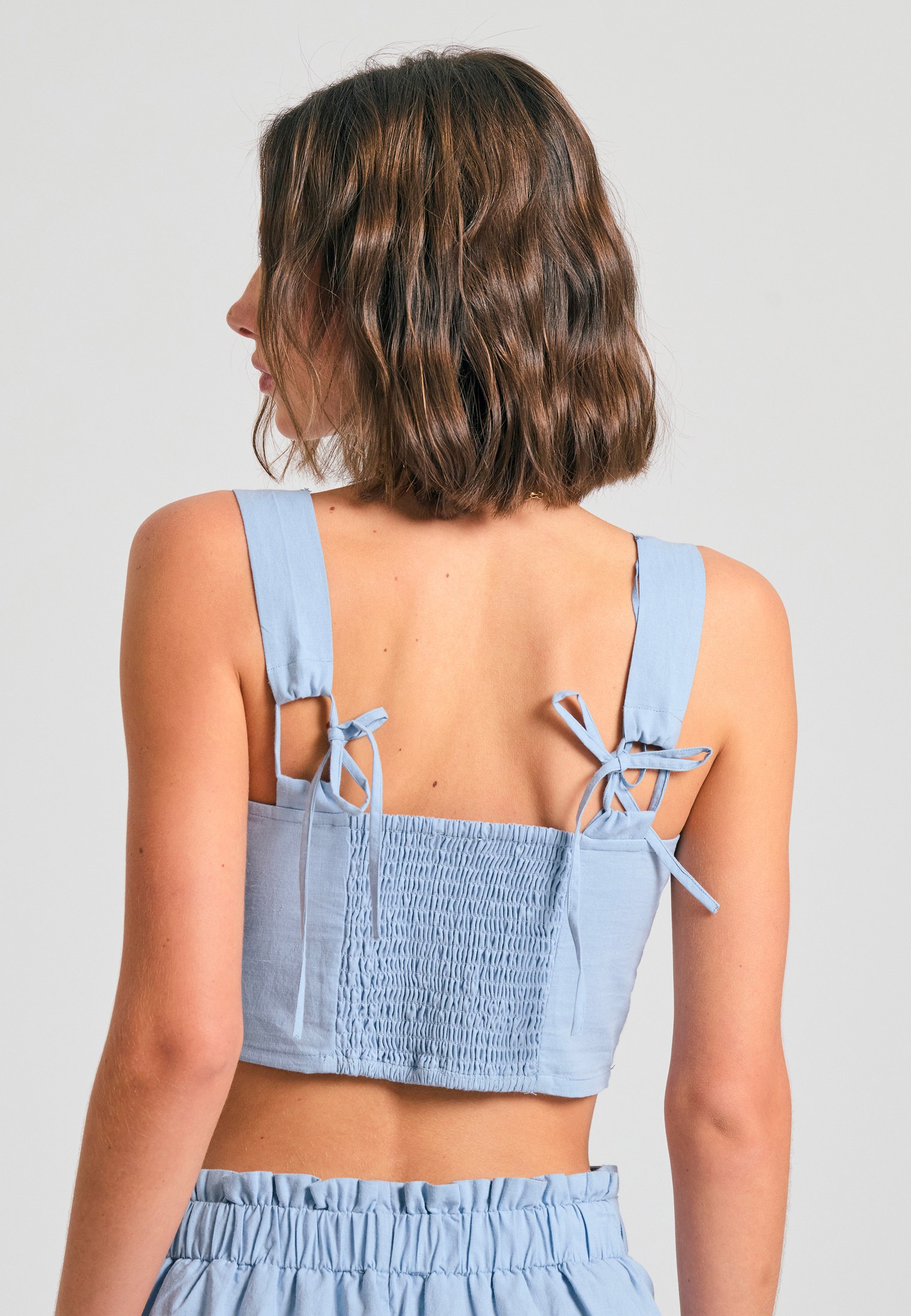 Μονόχρωμο βαμβακερό cropped top