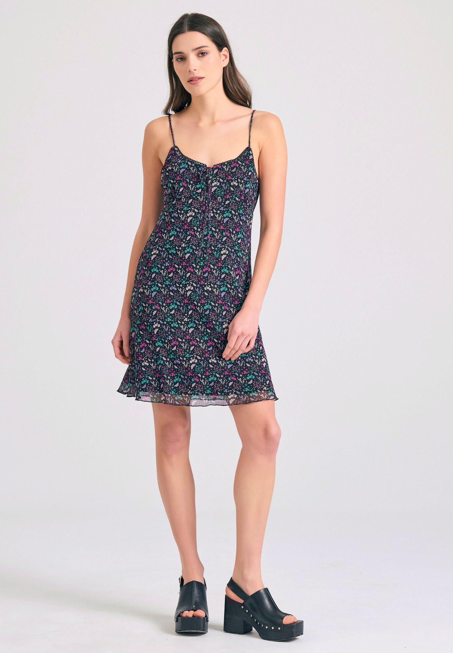 Μίνι φόρεμα από τούλι με φλοράλ all over τύπωμα φωτογραφία