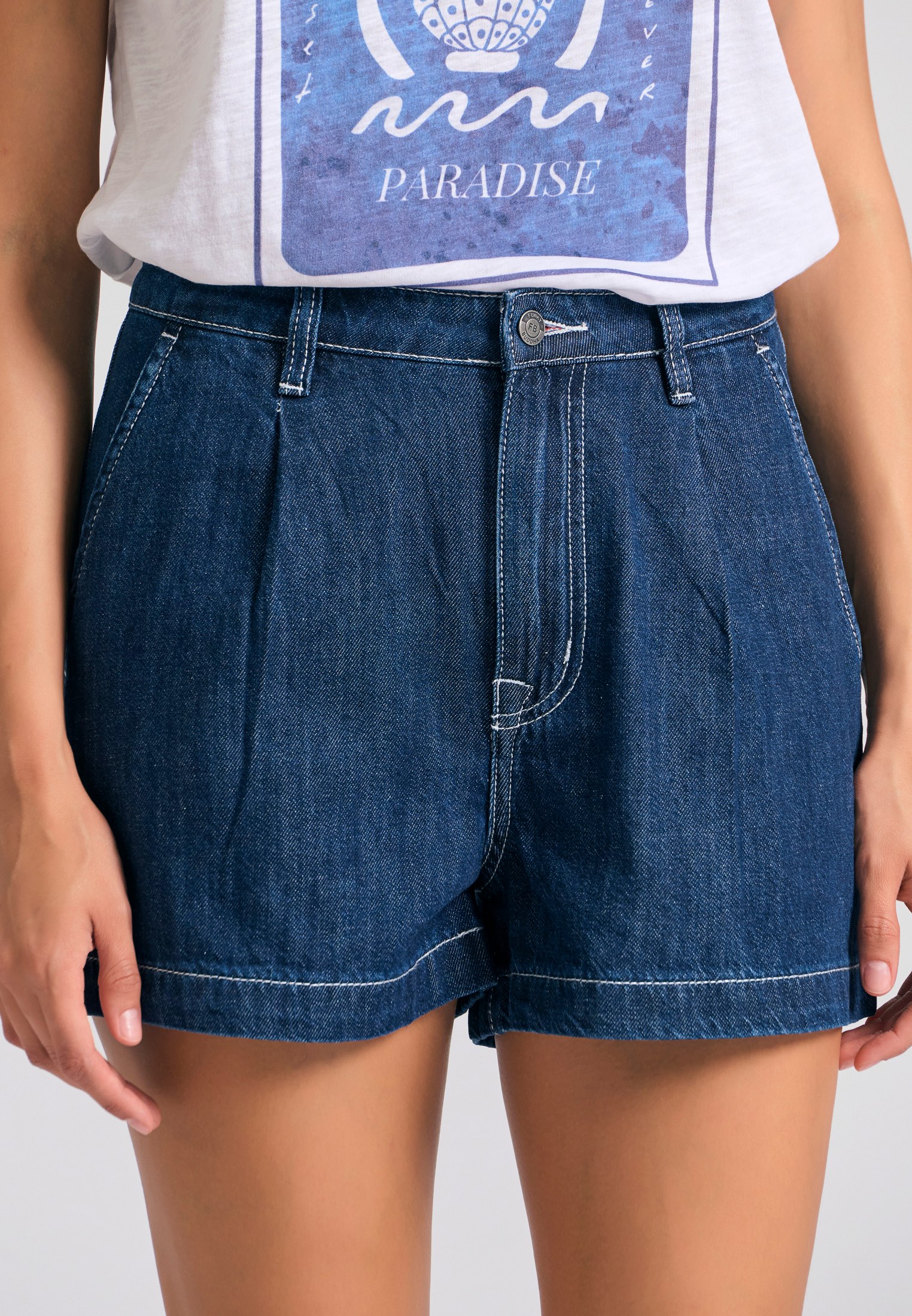 Loose fit lyocell blend τζιν σορτς με πιέτες