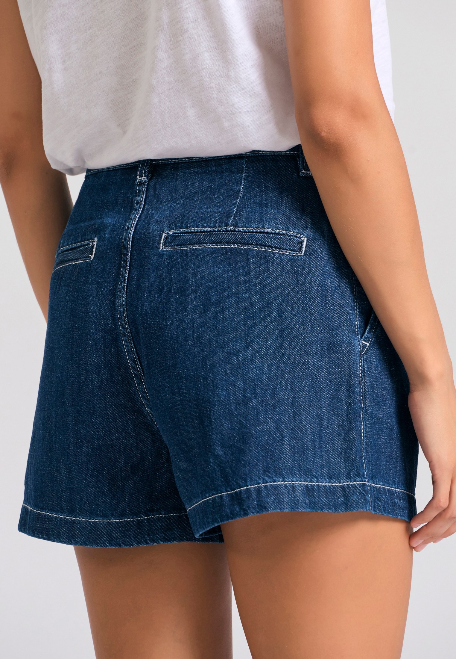 Loose fit lyocell blend τζιν σορτς με πιέτες