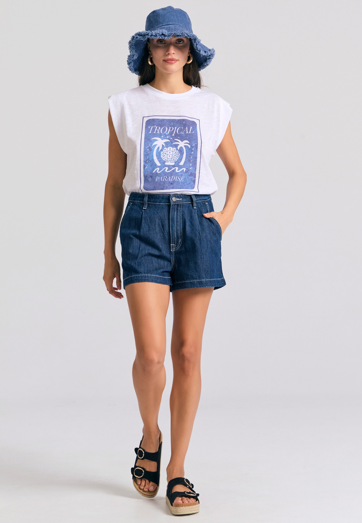 Loose fit lyocell blend τζιν σορτς με πιέτες