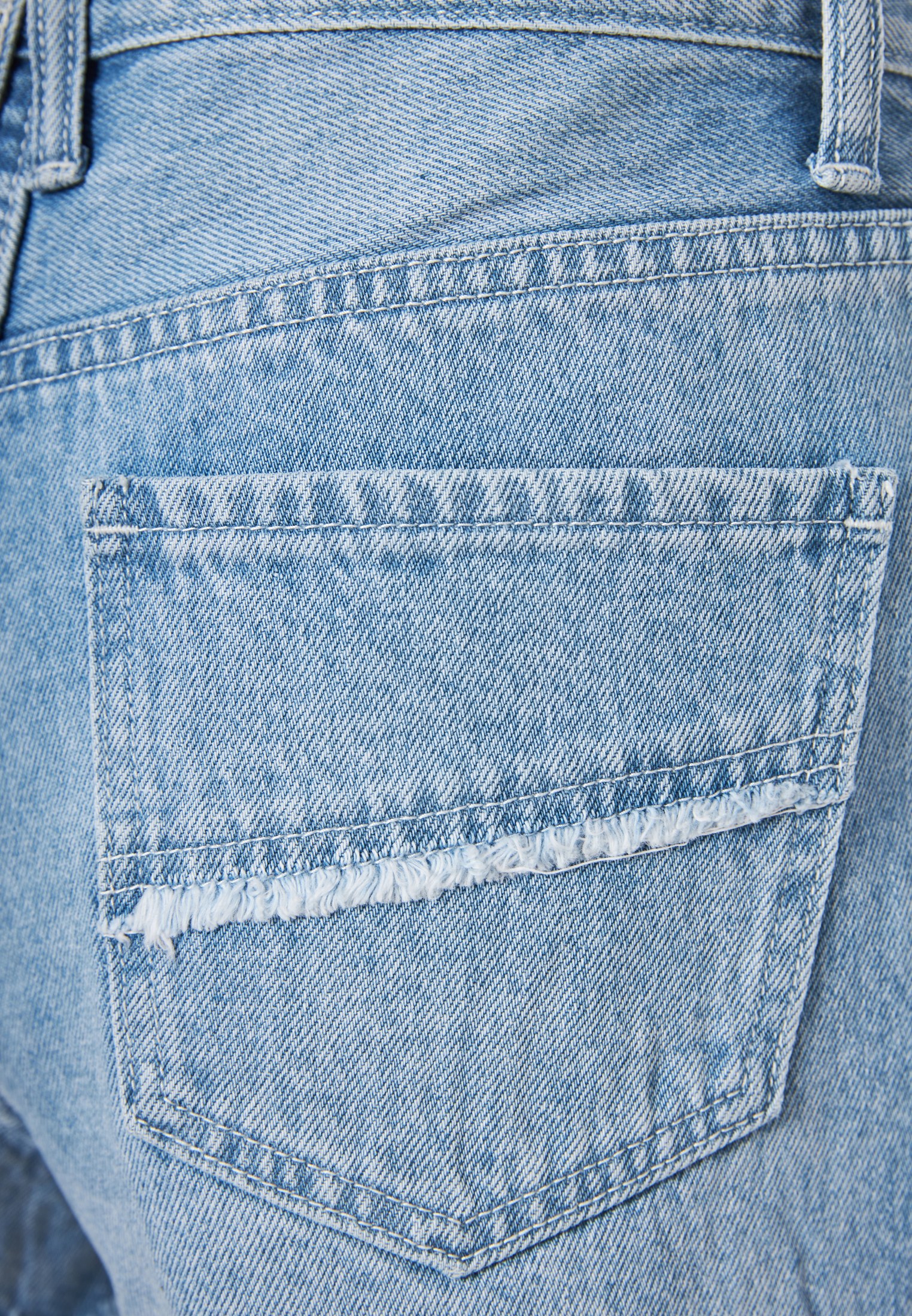 Γυναικείο τζιν σορτς με destroyed effects