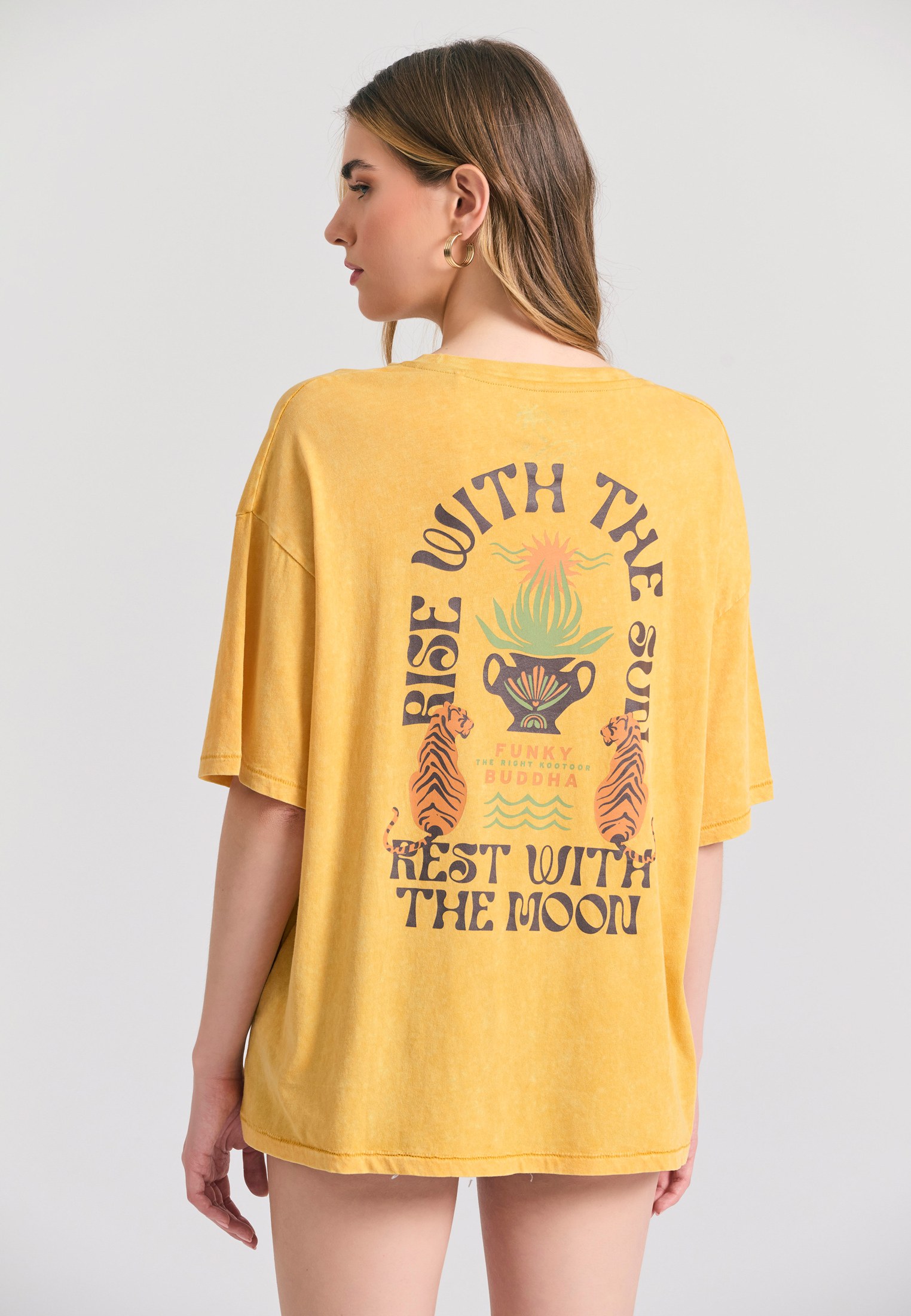 Oversized garment dyed t-shirt με τύπωμα στην πλάτη φωτογραφία