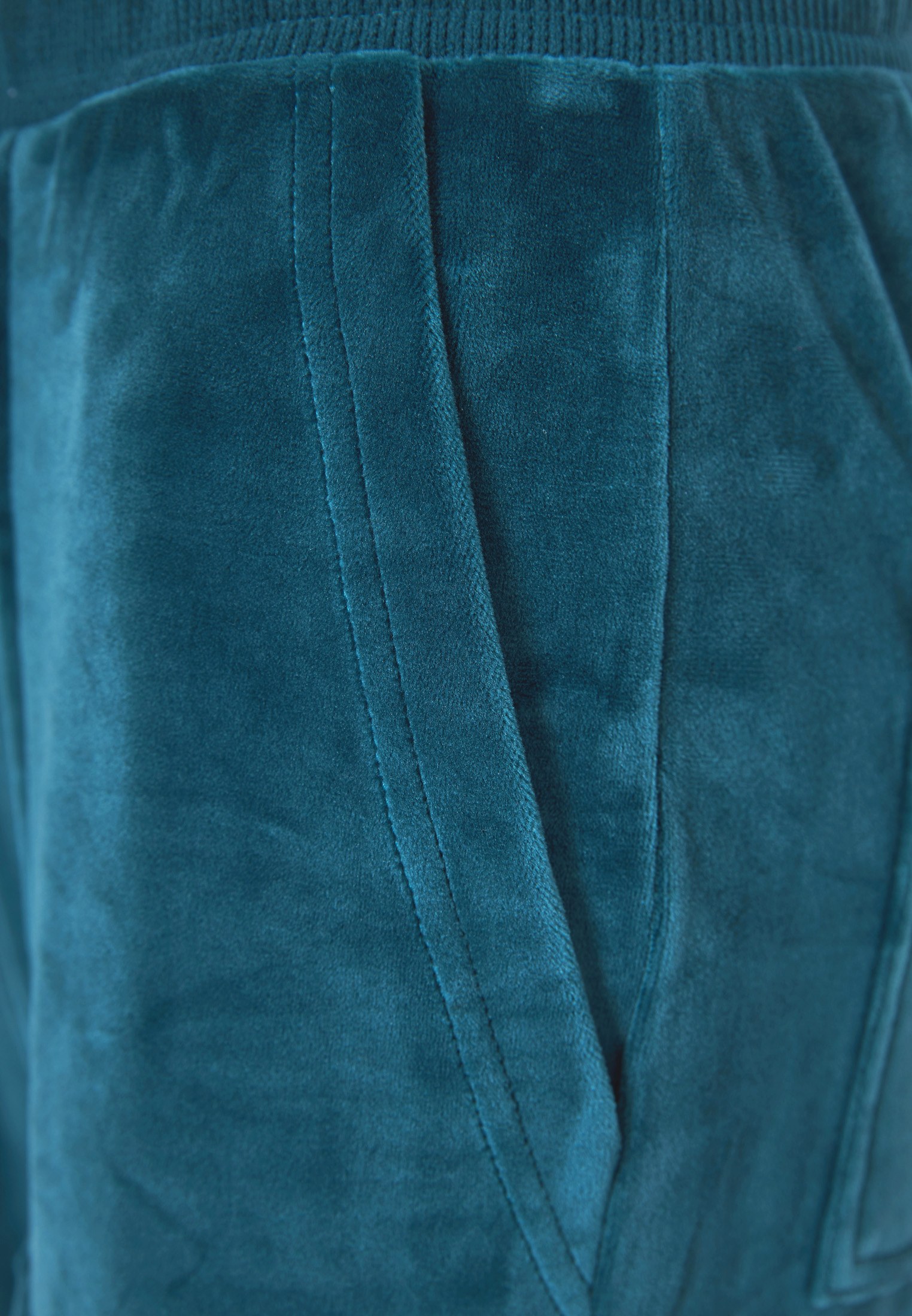 Flare fit παντελόνι φόρμας σε βελουτέ ύφασμα φωτογραφία