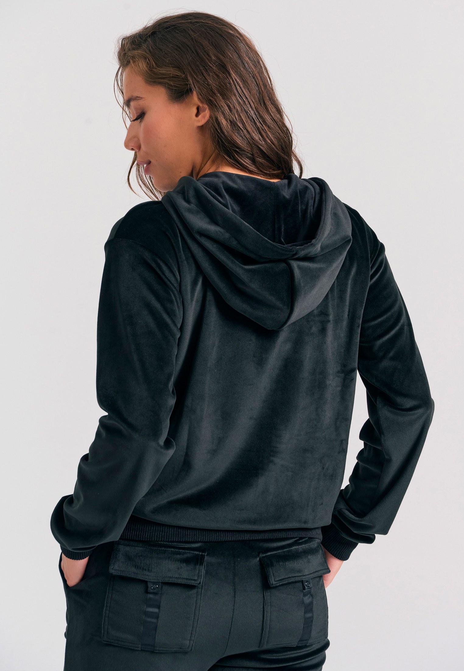 Γυναικεία βελουτέ ζακέτα φωτογραφία