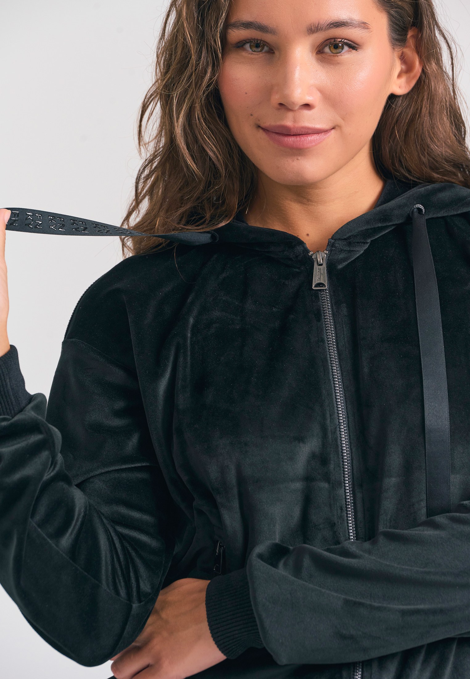 Γυναικεία βελουτέ ζακέτα φωτογραφία