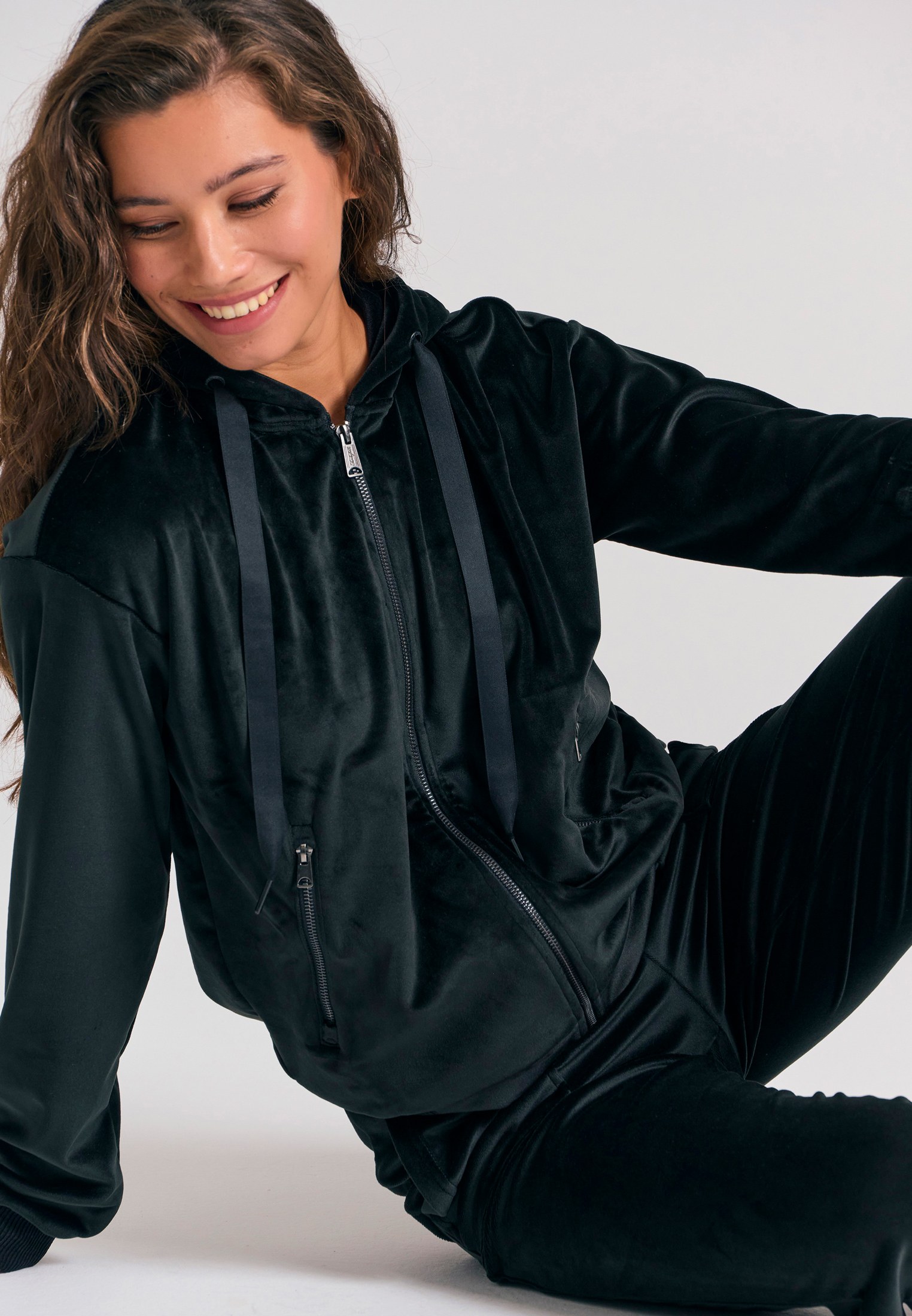 Γυναικεία βελουτέ ζακέτα φωτογραφία