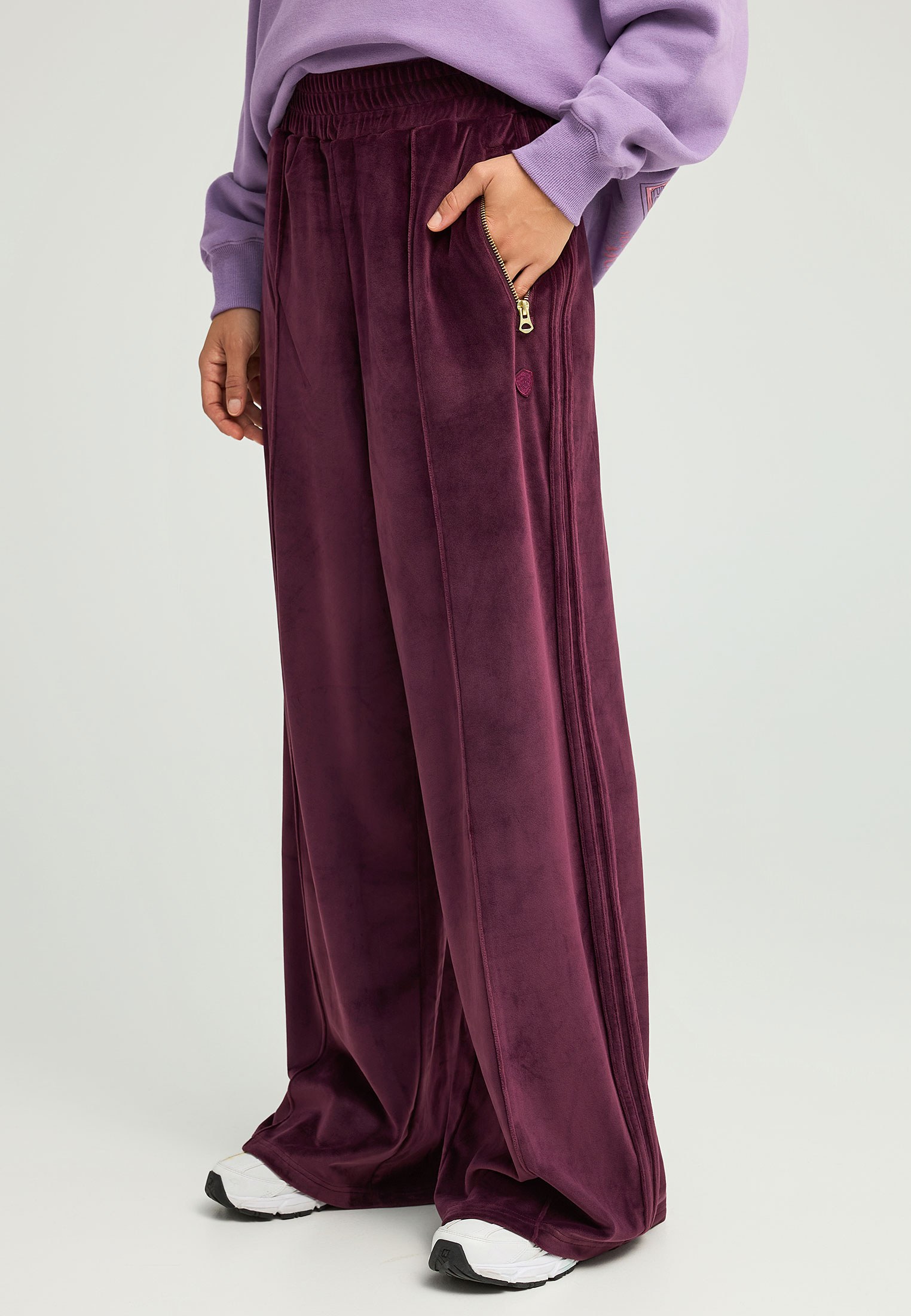 Wide leg παντελόνι σε βελουτέ ύφασμα φωτογραφία