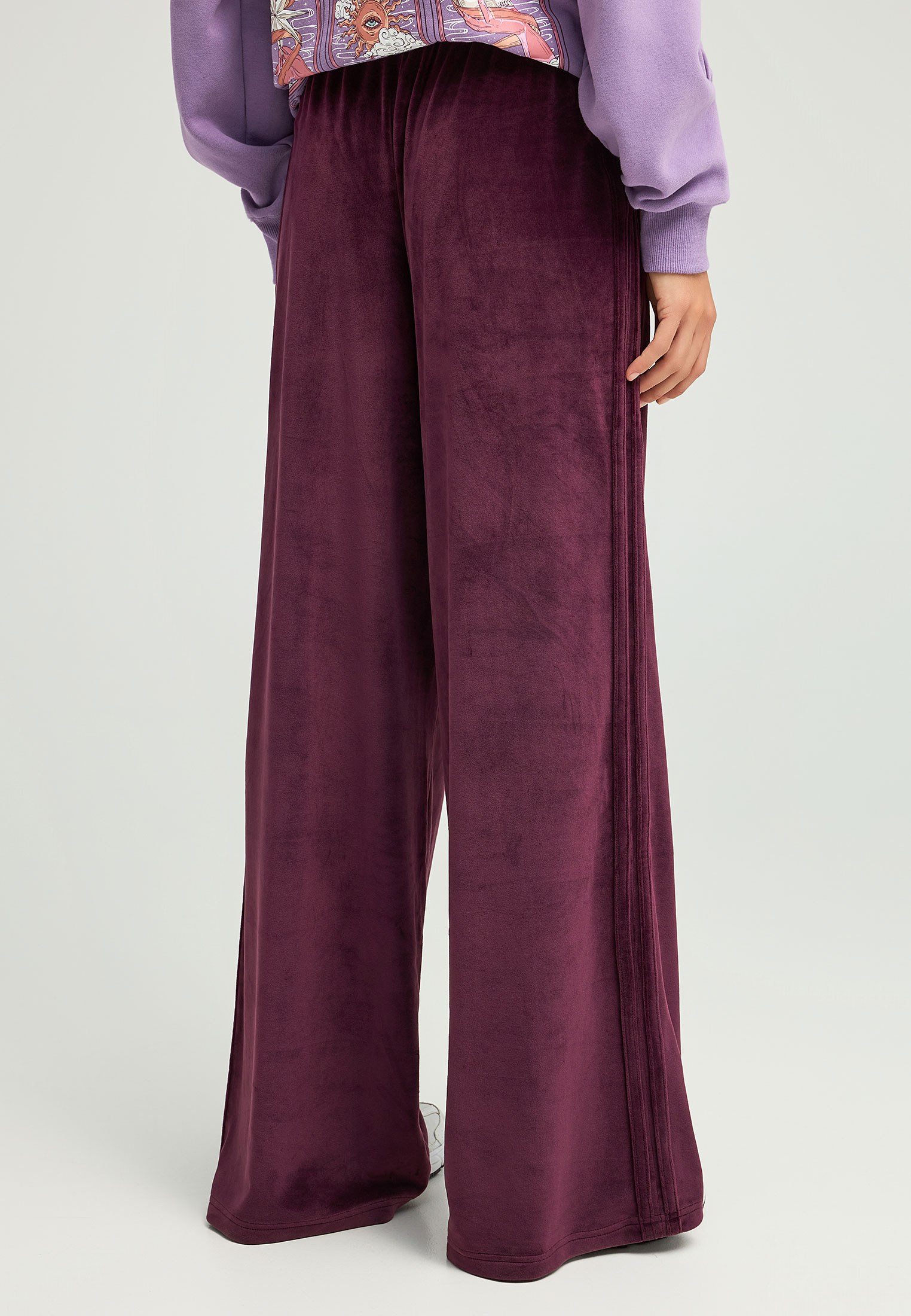 Wide leg παντελόνι σε βελουτέ ύφασμα φωτογραφία